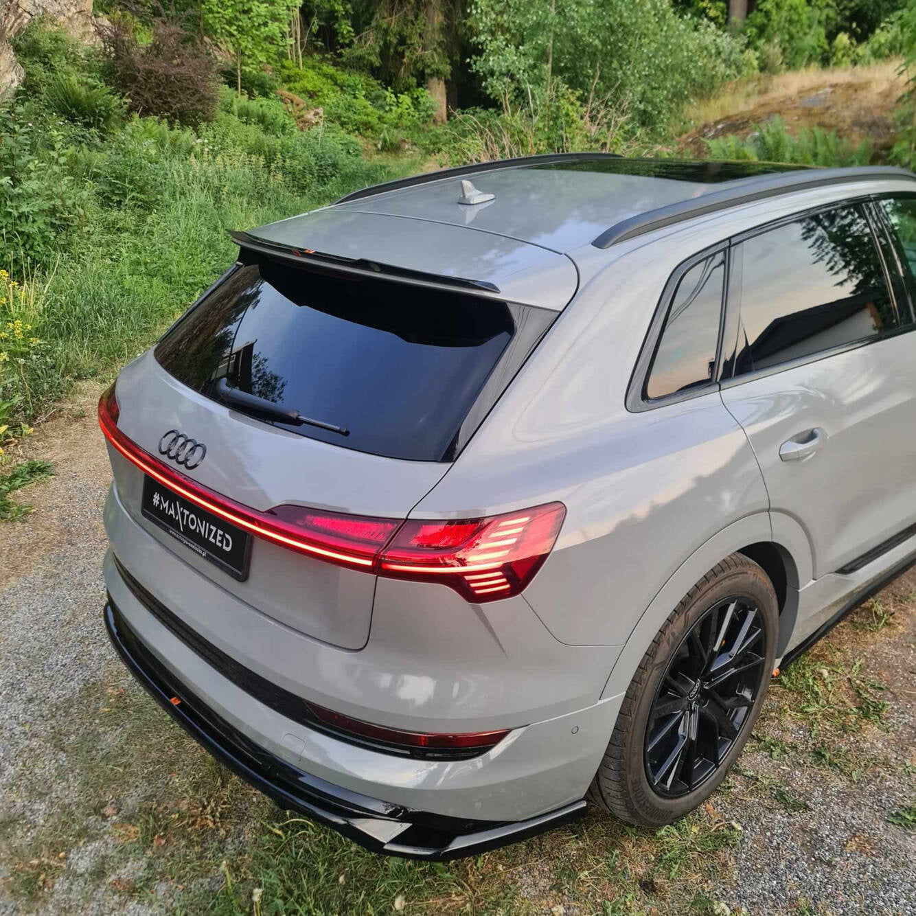 Maxton Design Splitter trasero (With Vertical Bars) para Audi e-Tron S-Line - imagen 4