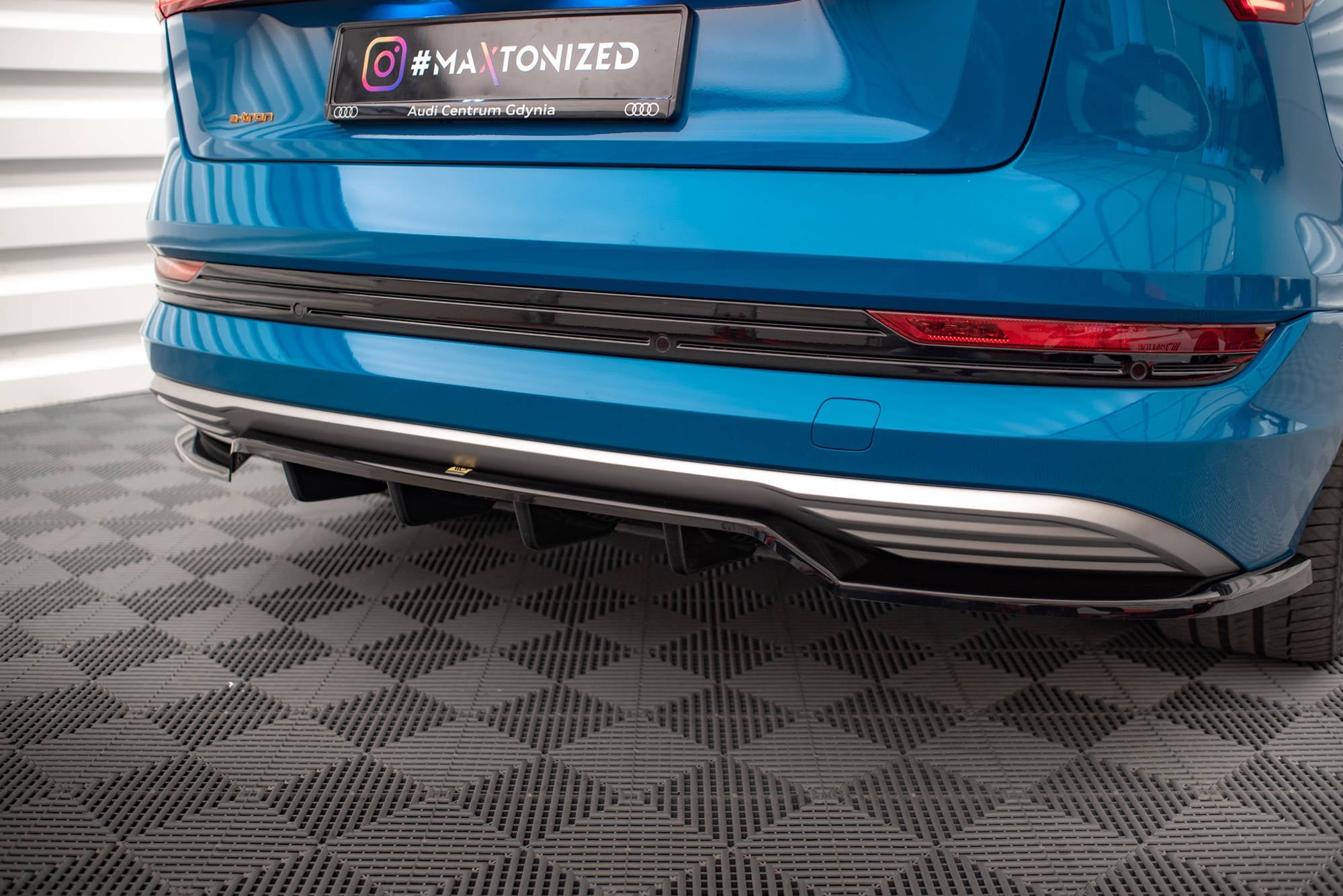 Maxton Design Splitter trasero (With Vertical Bars) para Audi e-tron - imagen 2