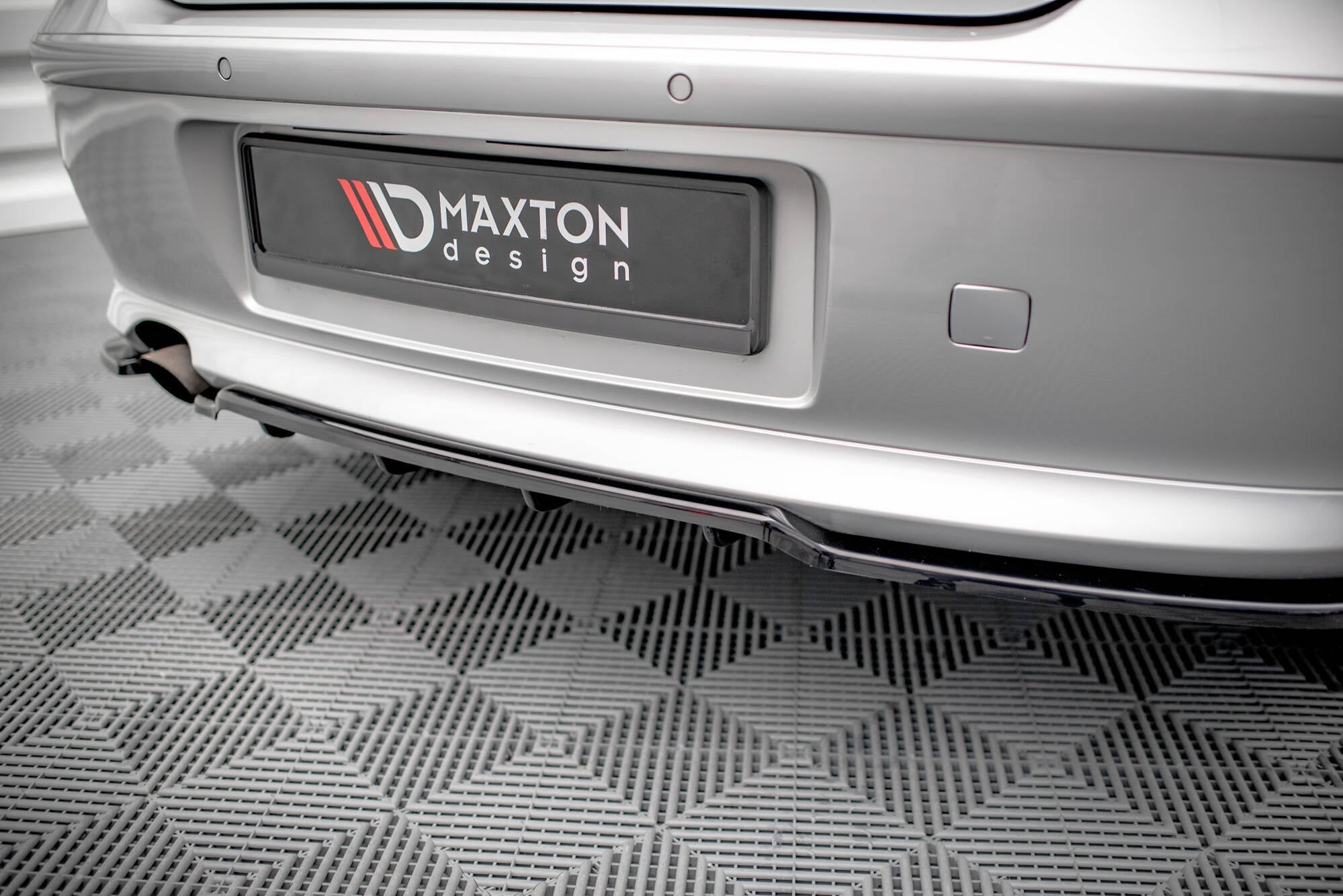 Maxton Design Splitter trasero (With Vertical Bars) para BMW 1 E81 Facelift - imagen 2