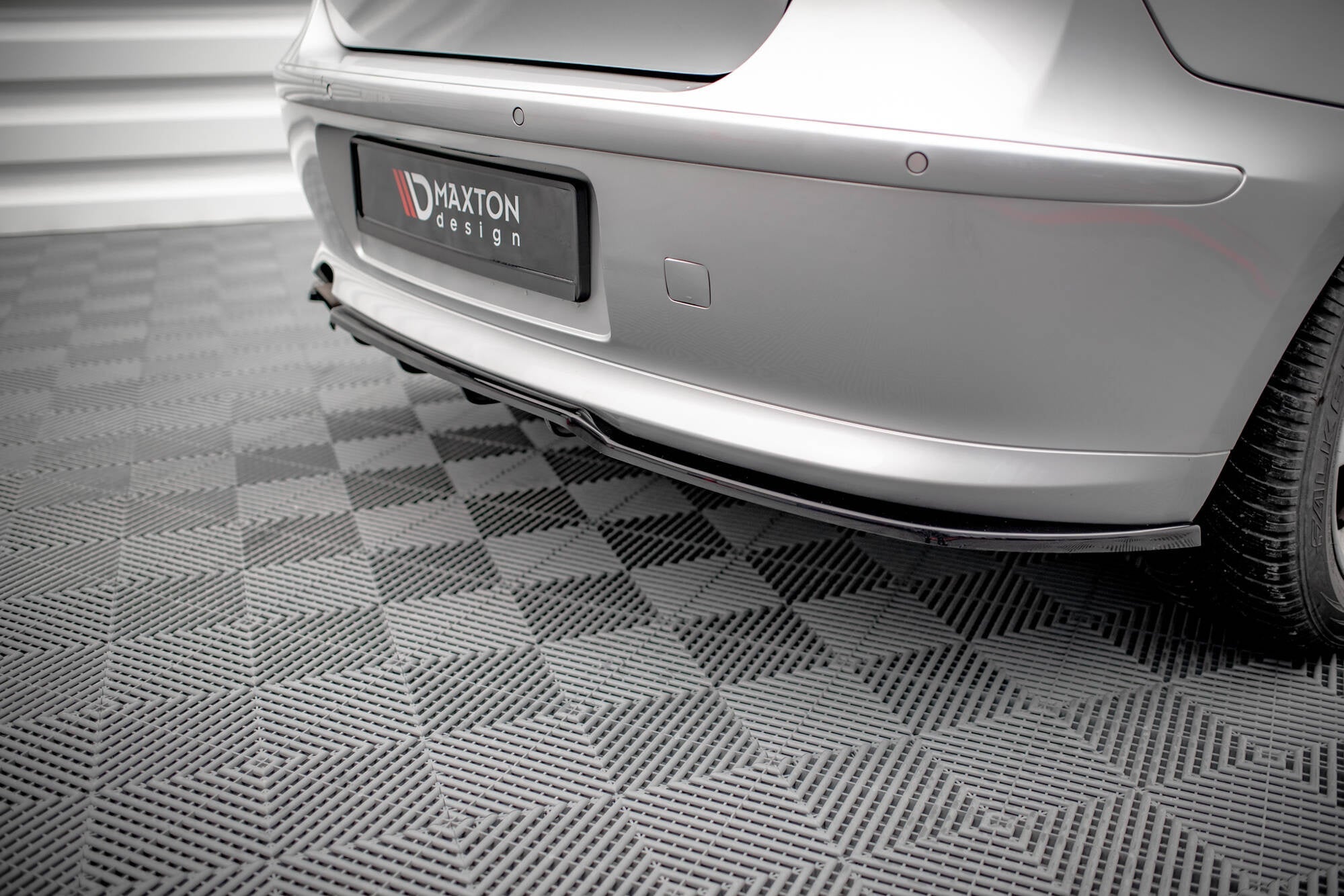 Maxton Design Splitter trasero (With Vertical Bars) para BMW 1 E81 Facelift - imagen 3