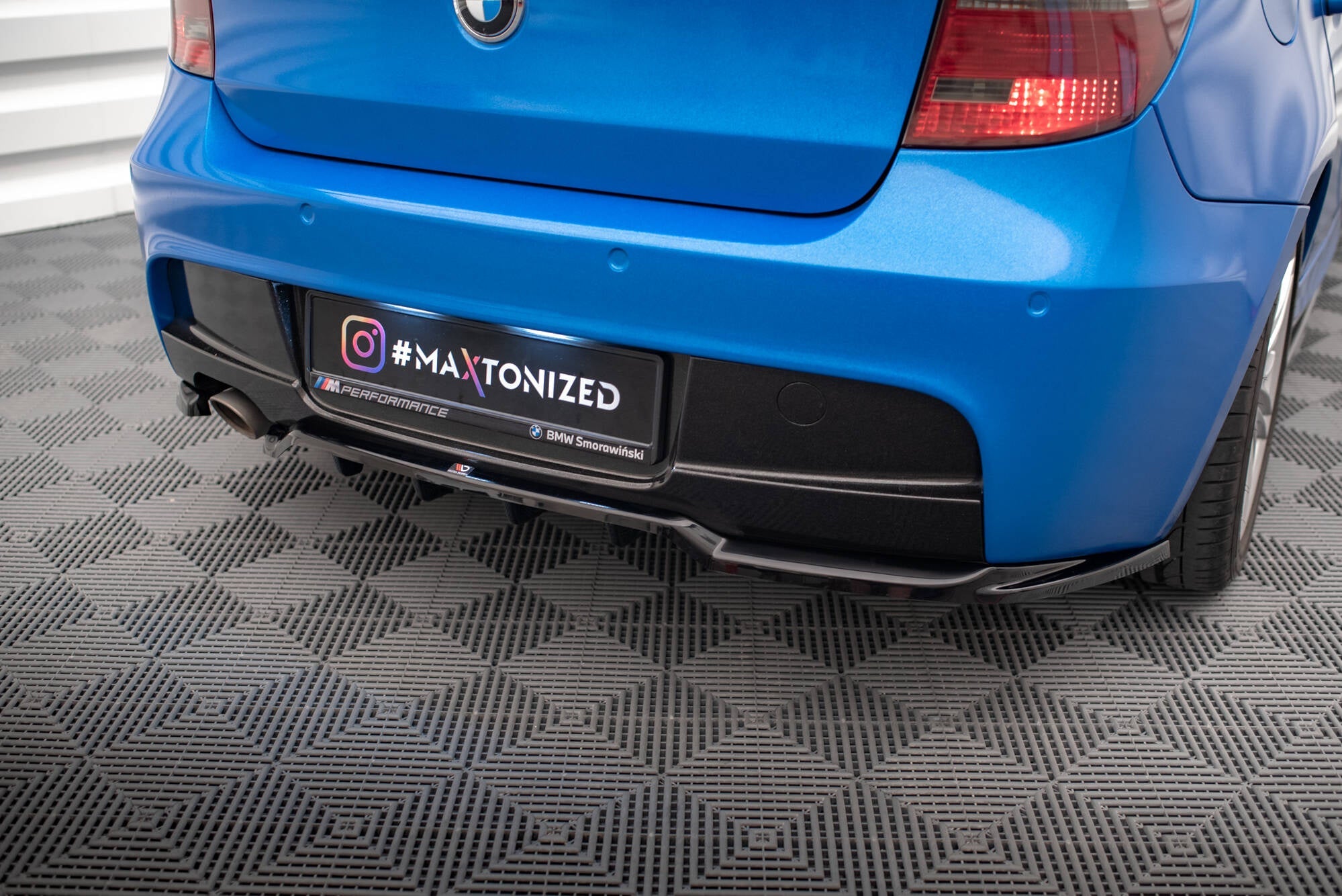 Maxton Design Splitter trasero (With Vertical Bars) para BMW 1 M-Pack E87 Facelift - imagen 1