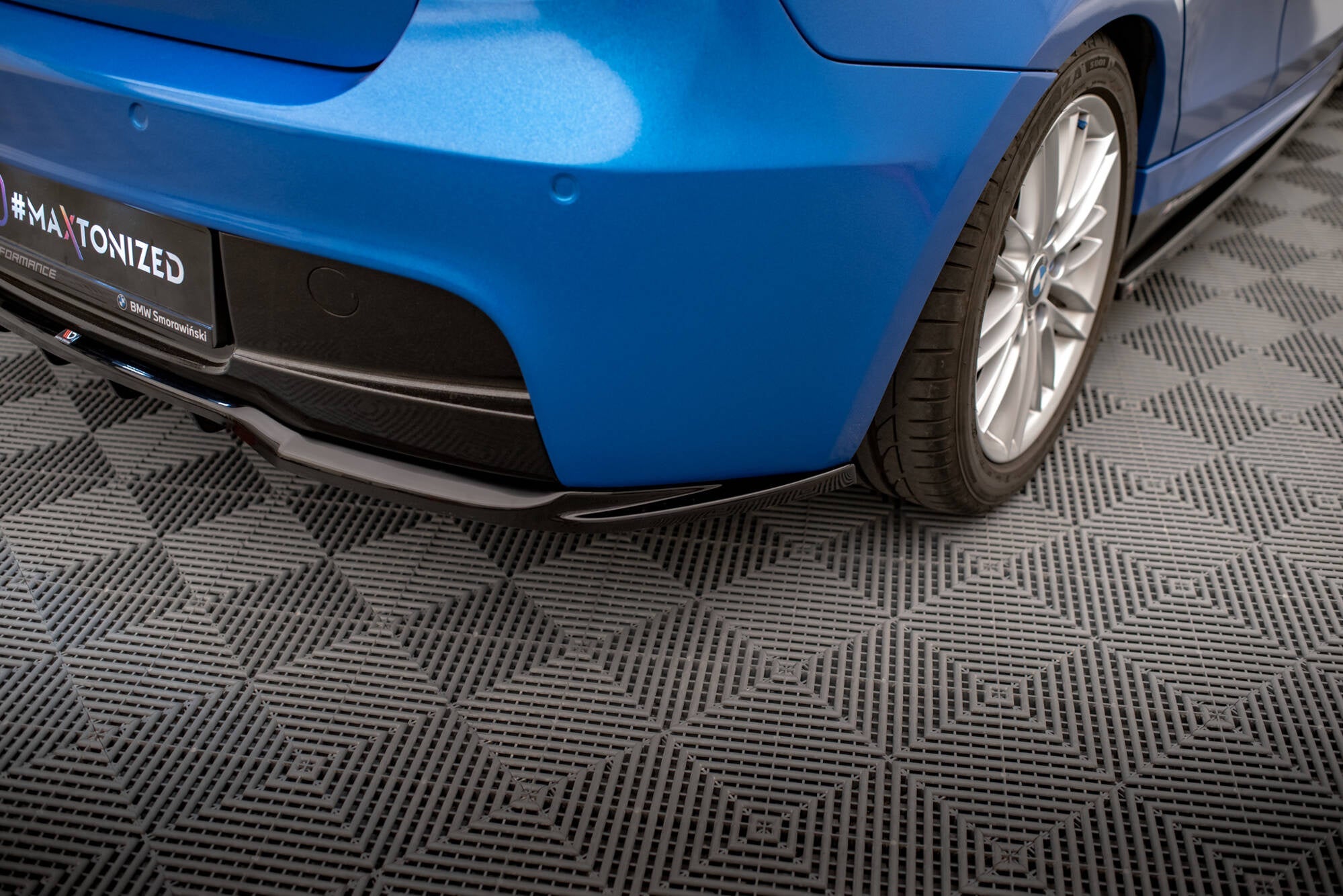 Maxton Design Splitter trasero (With Vertical Bars) para BMW 1 M-Pack E87 Facelift - imagen 2