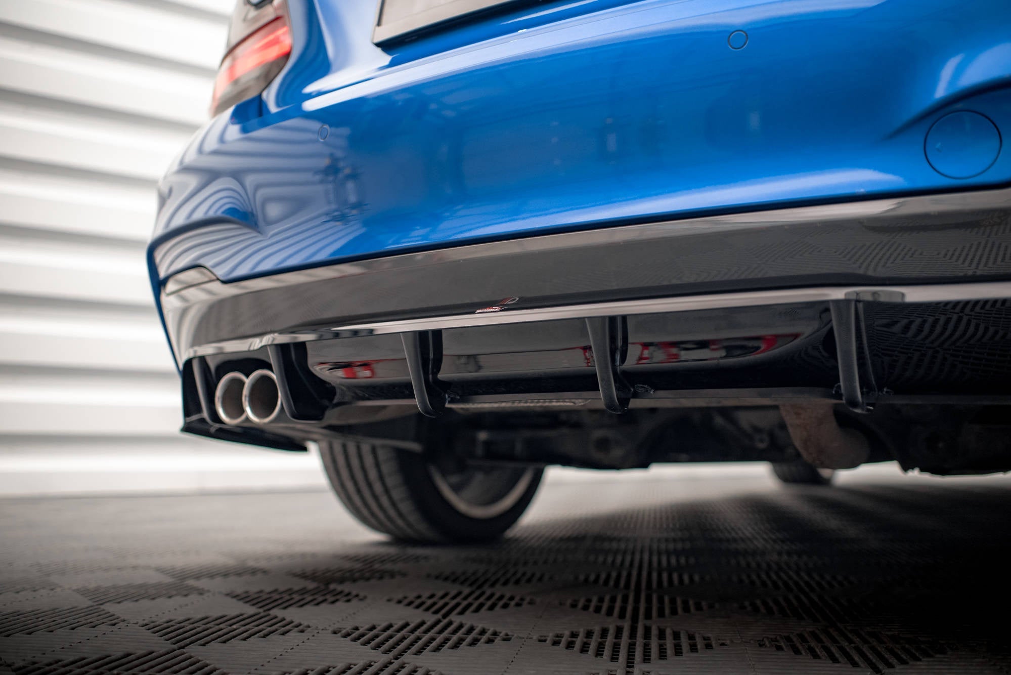 Maxton Design Splitter trasero (With Vertical Bars) para BMW 2 M-Pack F22 - imagen 4