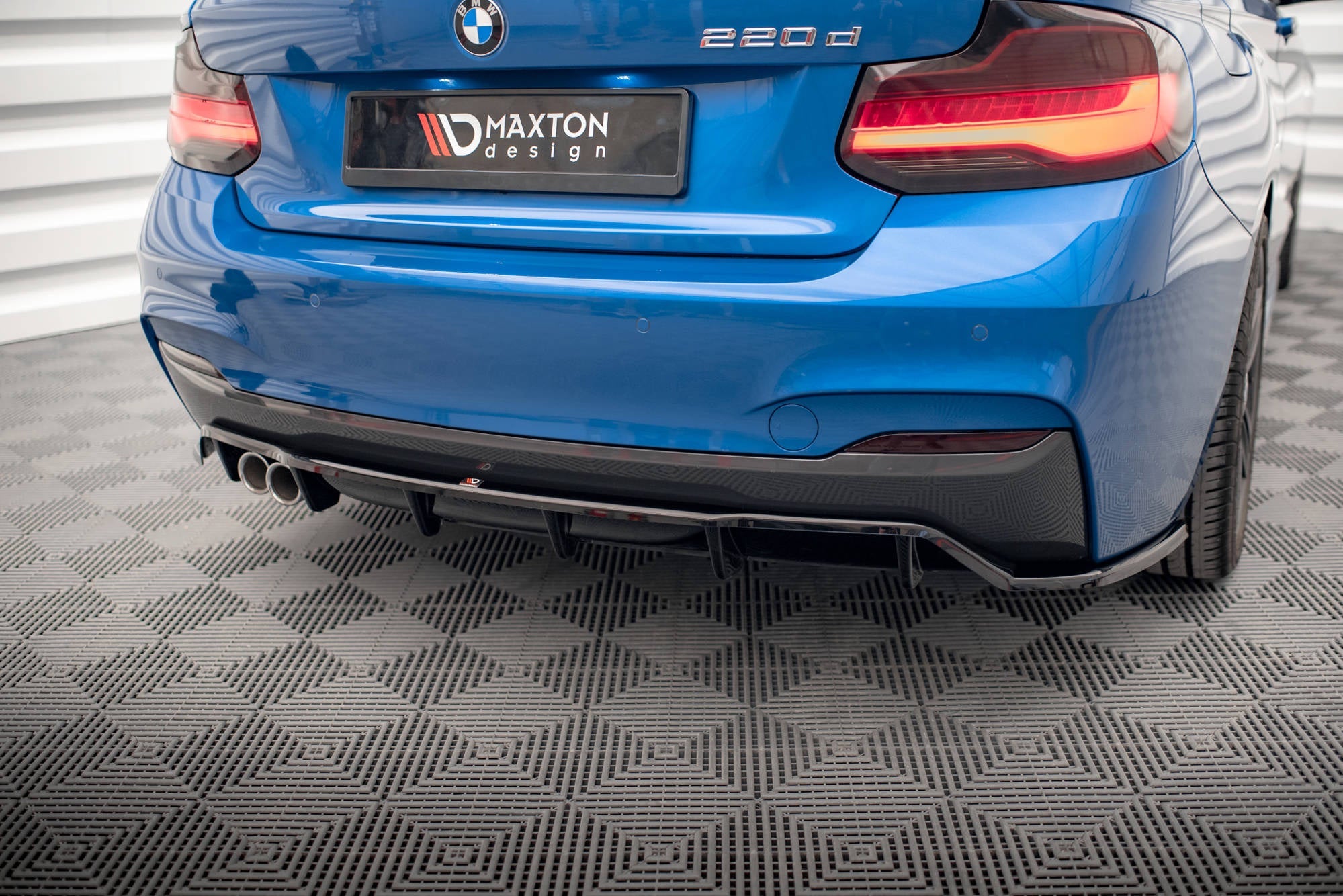 Maxton Design Splitter trasero (With Vertical Bars) para BMW 2 M-Pack F22 - imagen 1