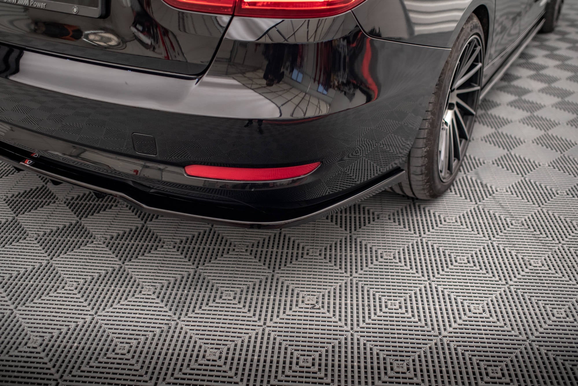 Maxton Design Splitter trasero (With Vertical Bars) para BMW 3 GT F34 - imagen 2