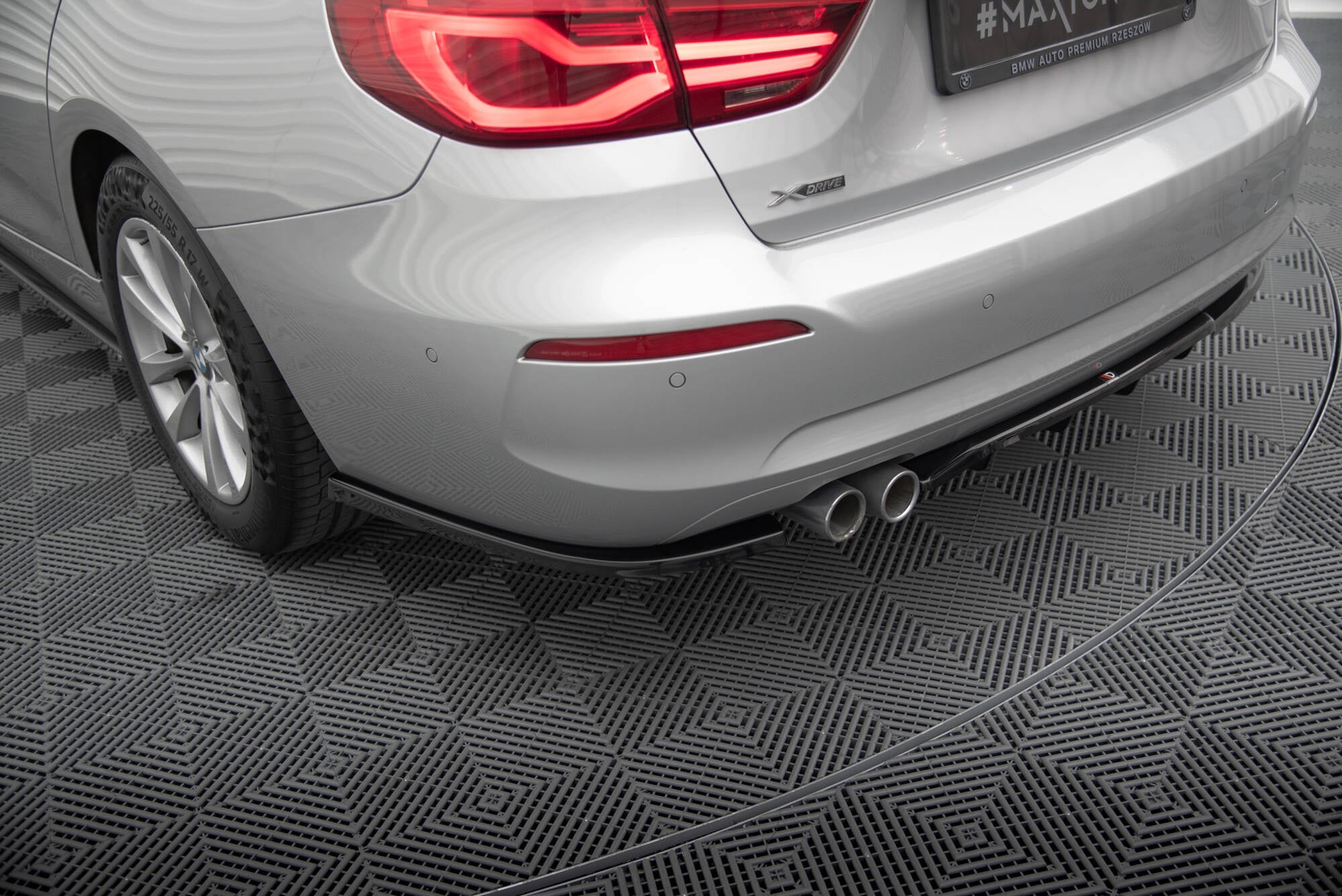 Maxton Design Splitter trasero (With Vertical Bars) para BMW 3 GT F34 Facelift - imagen 4
