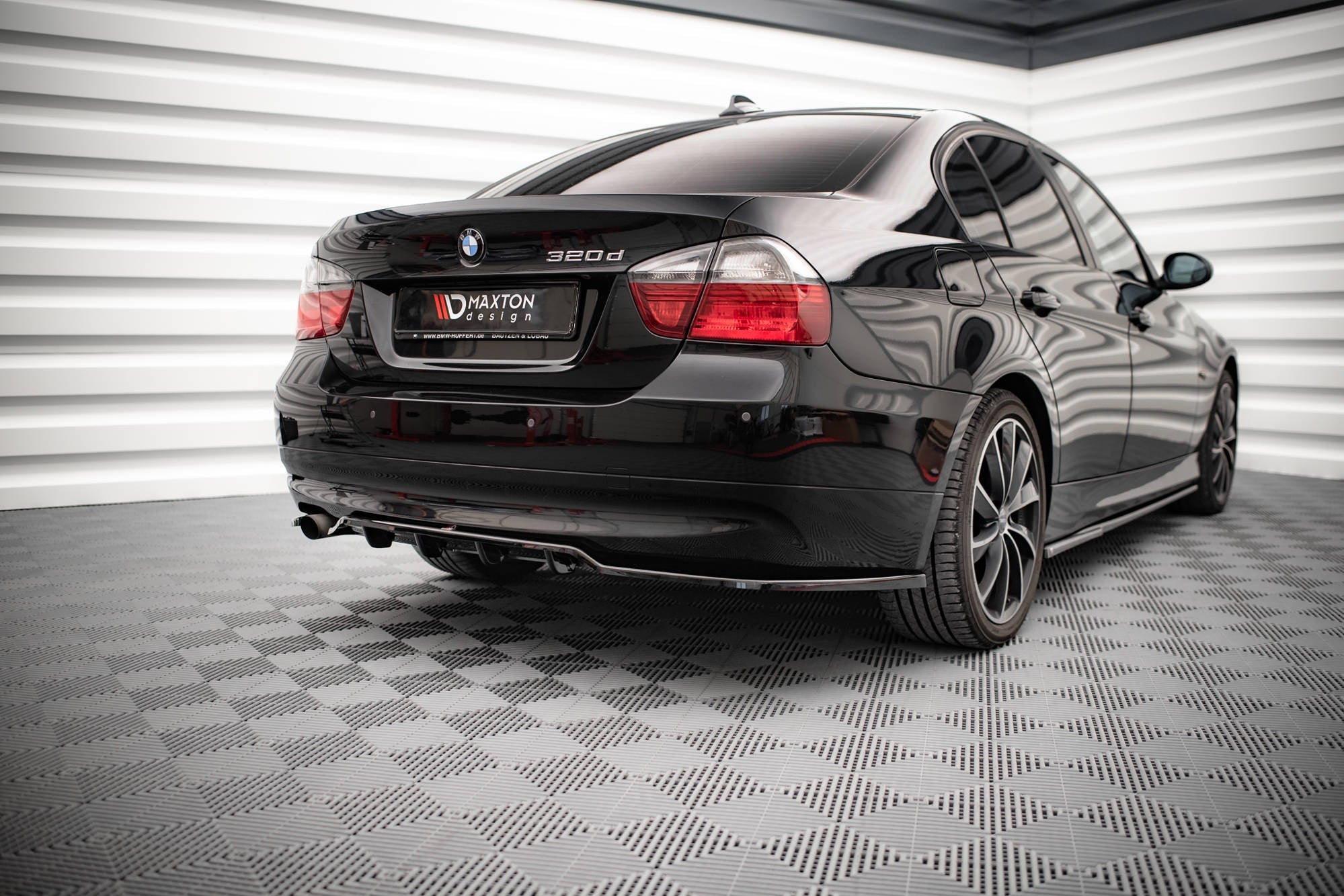 Maxton Design Splitter trasero (With Vertical Bars) para BMW 3 Sedan E90 - imagen 3