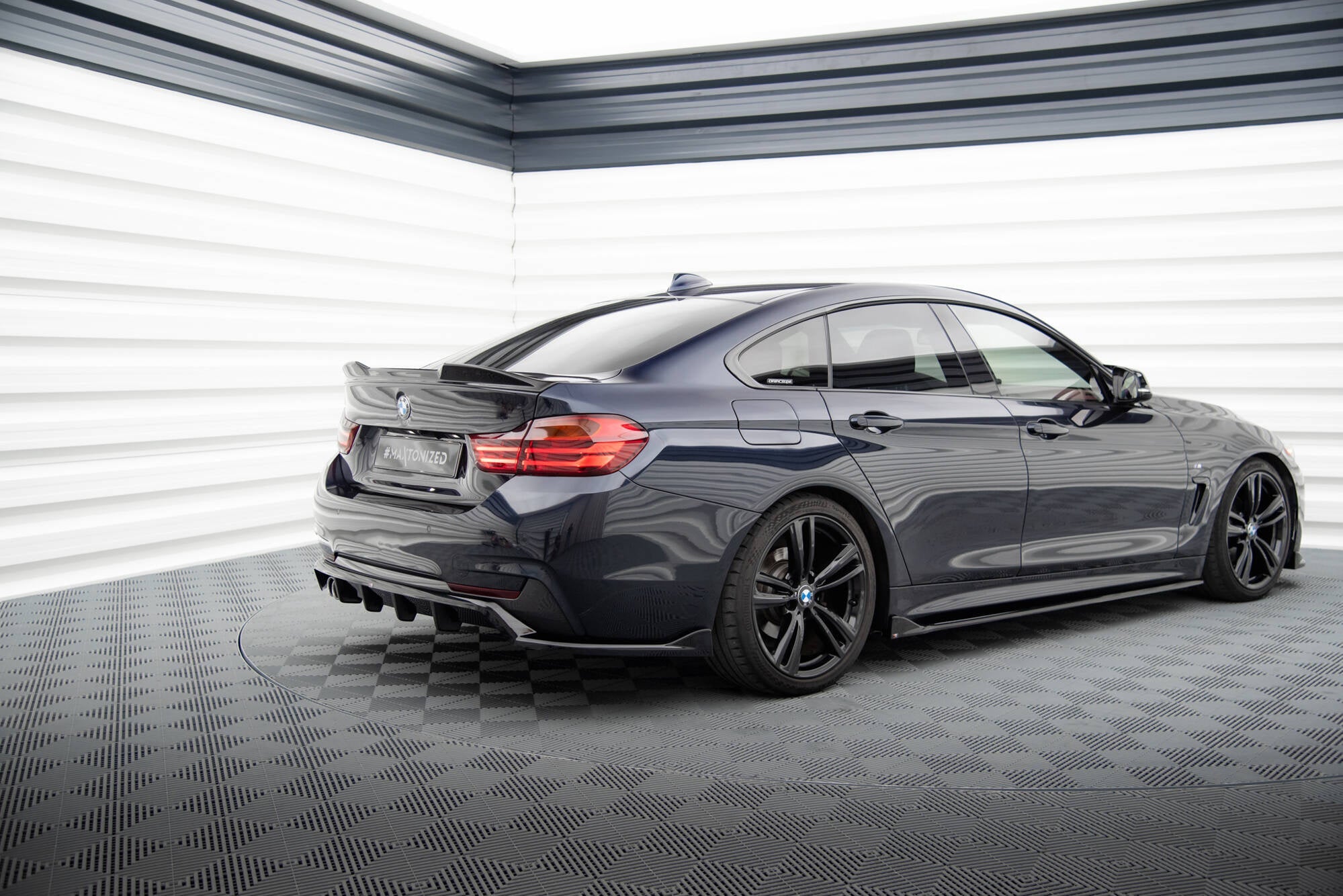 Maxton Design Splitter trasero (With Vertical Bars) para BMW 4 Coupe / Gran Coupe / Cabrio M-Pack F32 / F36 / F33 - imagen 3