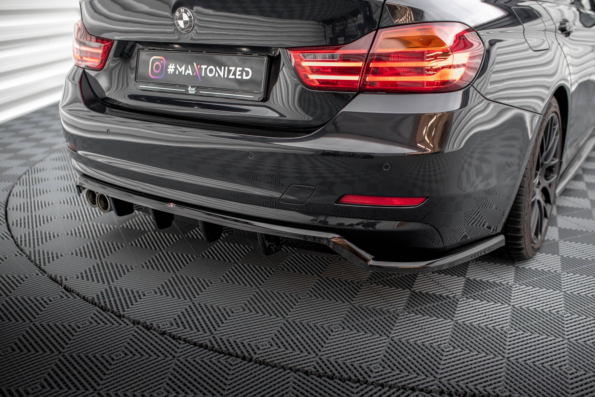 Maxton Design Splitter trasero (With Vertical Bars) para BMW 4 Gran Coupe F36 - imagen 1