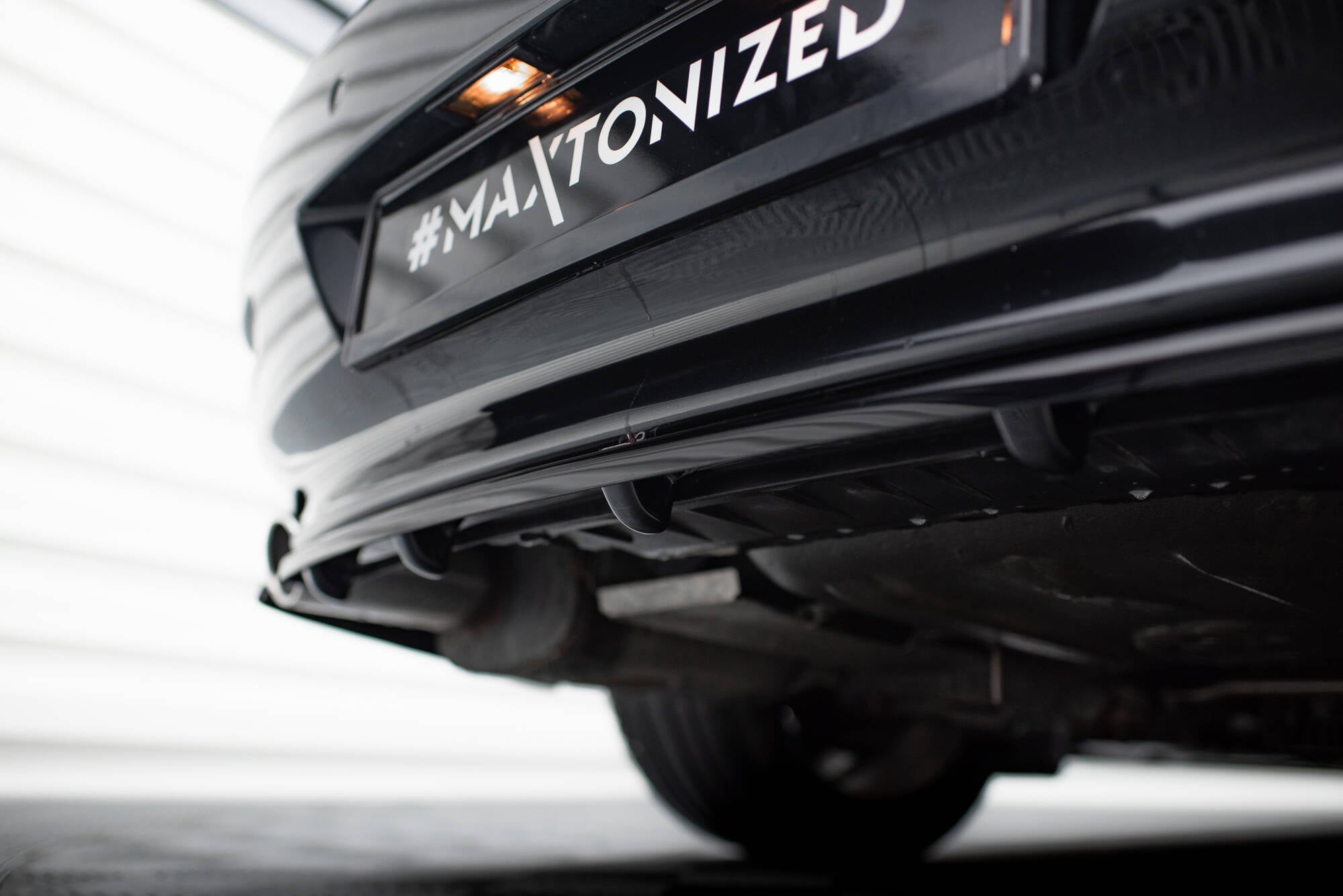 Maxton Design Splitter trasero (With Vertical Bars) para BMW 6 Coupe / Cabrio E63 / E64 - imagen 2