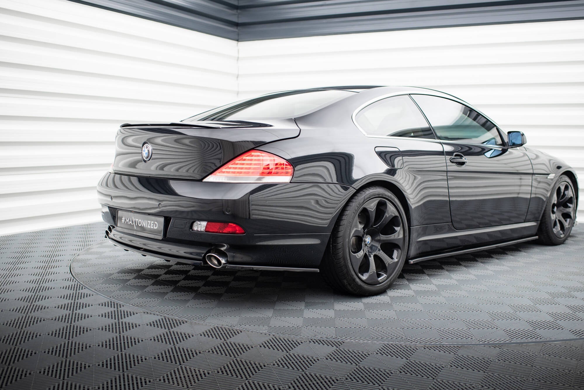 Maxton Design Splitter trasero (With Vertical Bars) para BMW 6 Coupe / Cabrio E63 / E64 - imagen 3