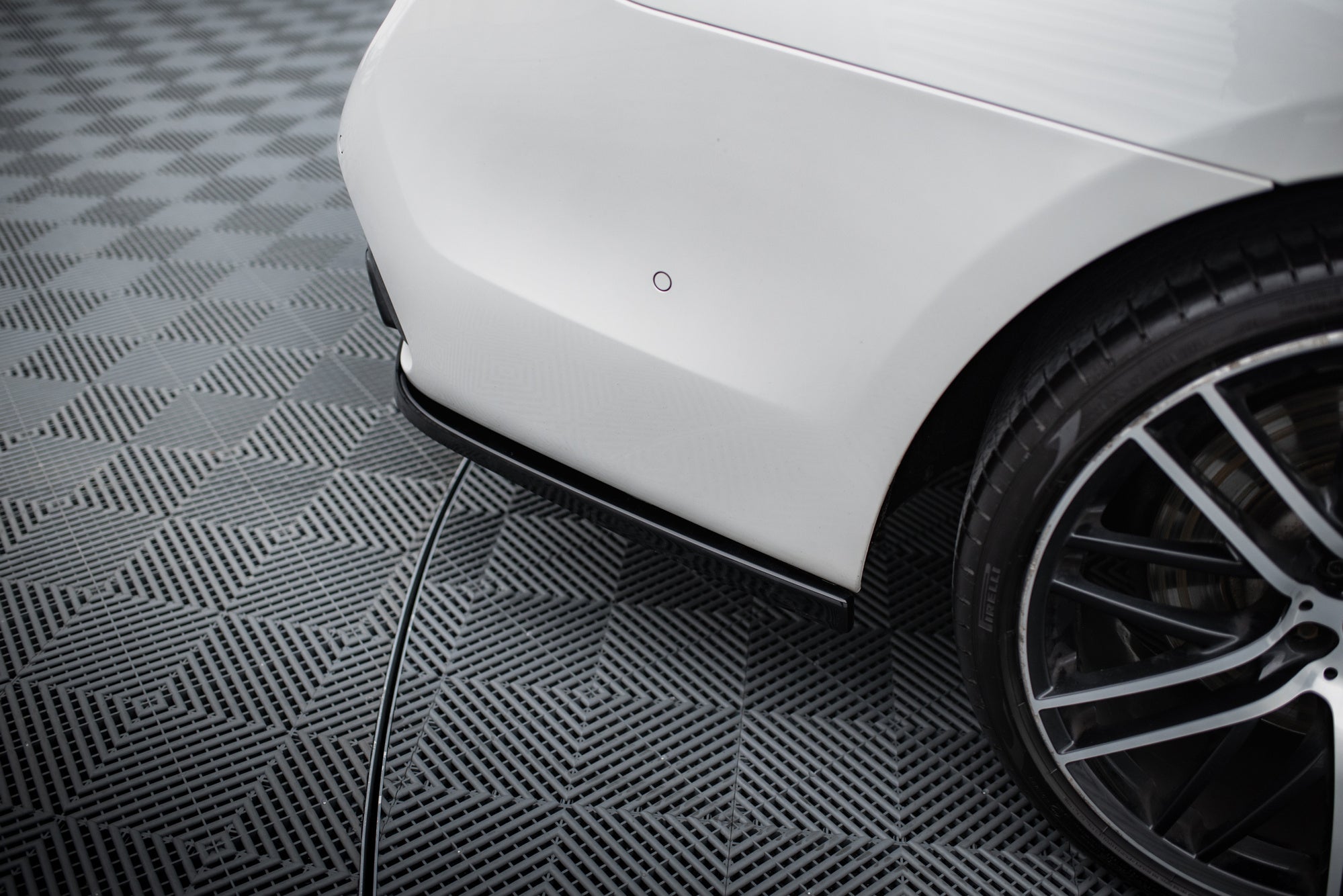 Maxton Design Splitter trasero (With Vertical Bars) para BMW 7 M-Pack G11 /G12 - imagen 3