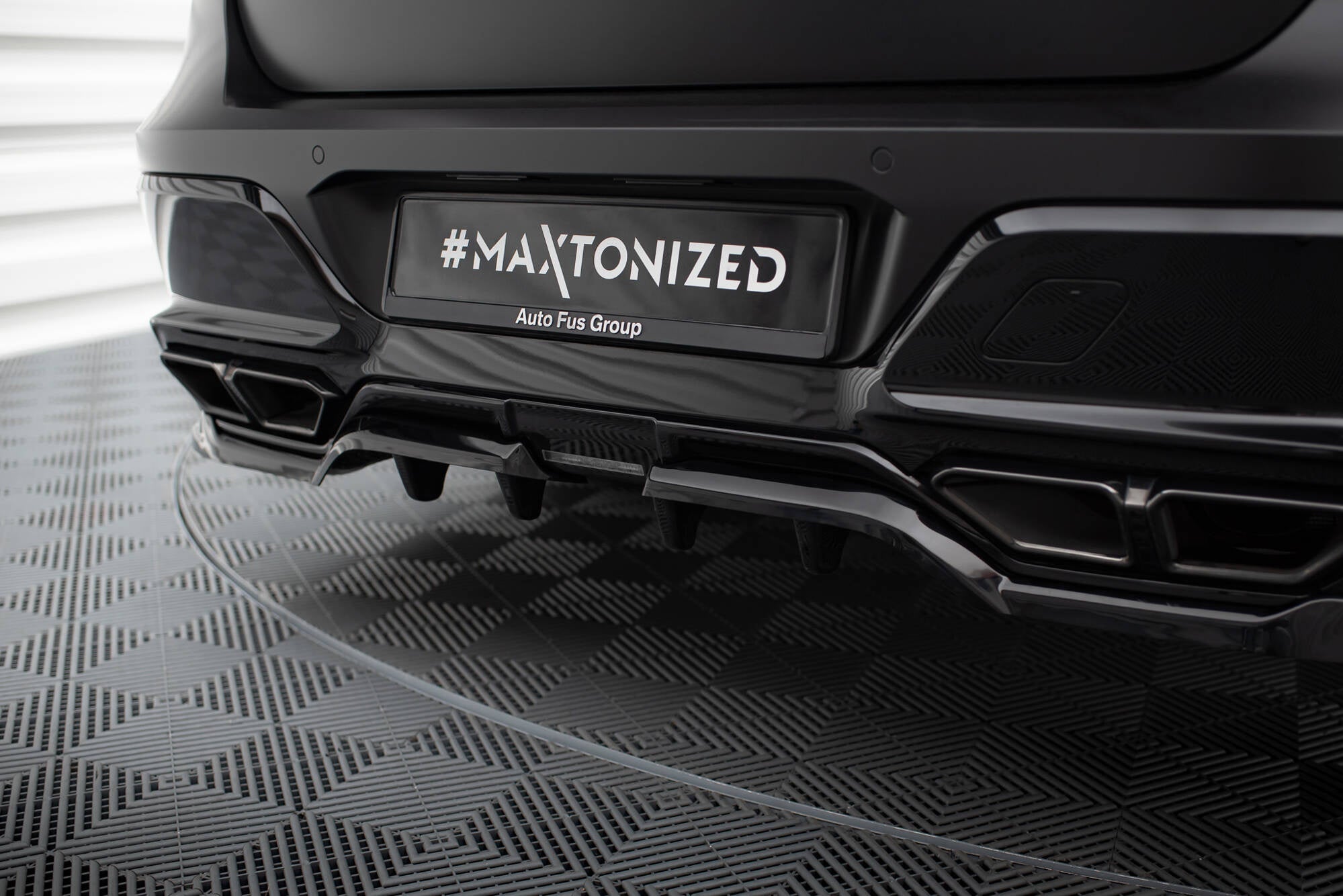 Maxton Design Splitter trasero (With Vertical Bars) V.1 para BMW M760e G70 - imagen 4
