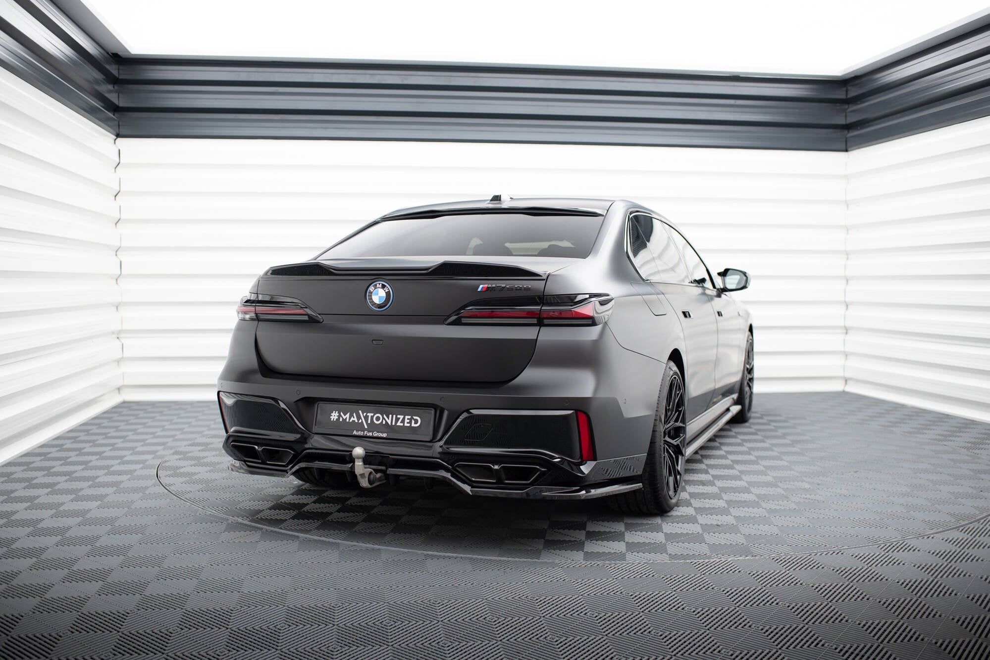 Maxton Design Splitter trasero (With Vertical Bars) V.1 para BMW M760e G70 - imagen 6