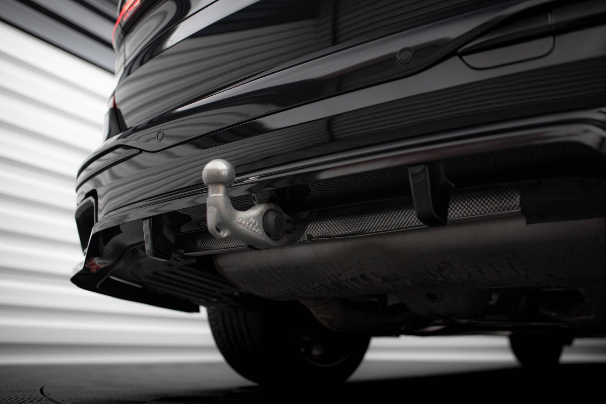 Maxton Design Splitter trasero (With Vertical Bars) para BMW X7 M-Pack G07 Facelift - imagen 4