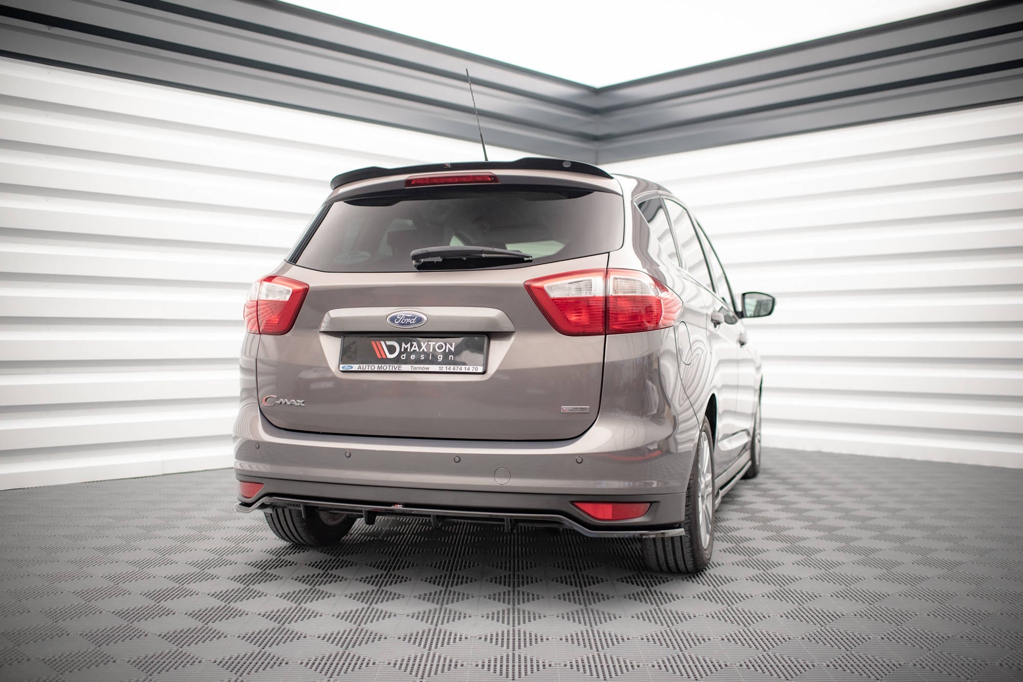 Maxton Design Splitter trasero (With Vertical Bars) para Ford C-Max Mk2 - imagen 4