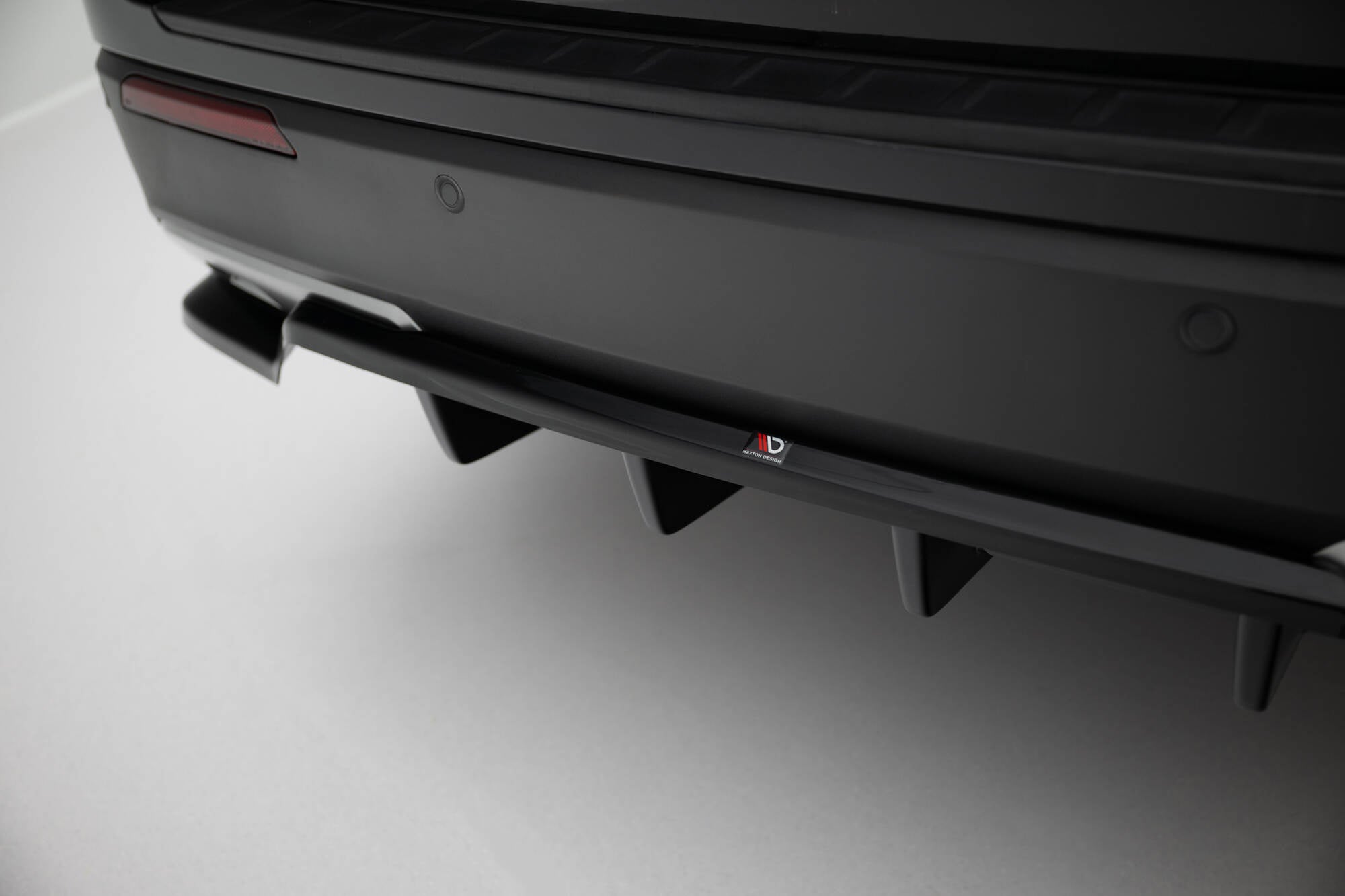 Maxton Design Splitter trasero (With Vertical Bars) para Ford Explorer XLT Mk6 - imagen 3