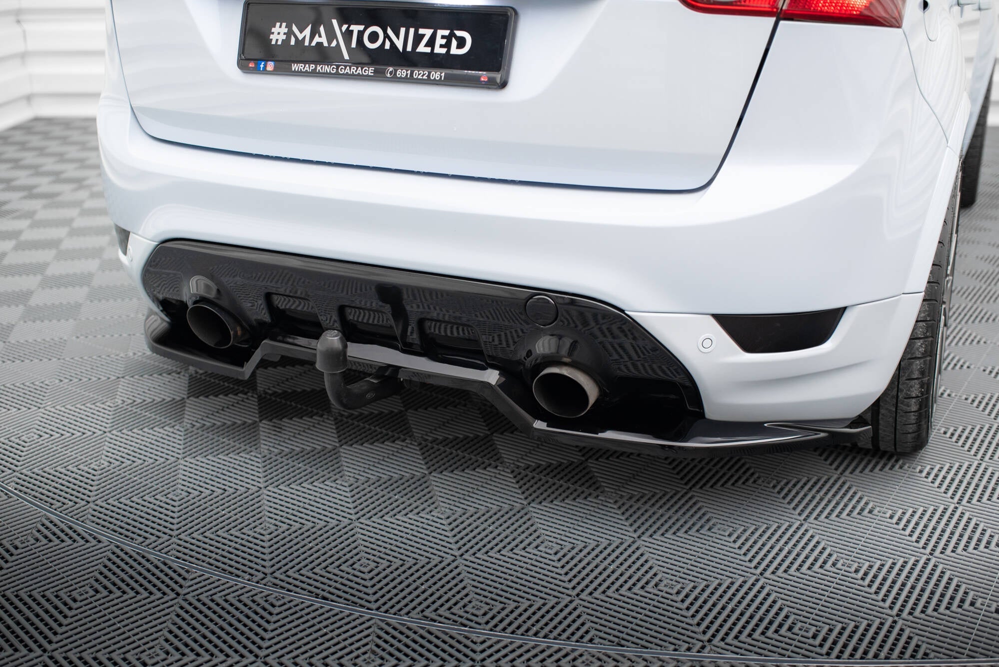 Maxton Design Splitter trasero (With Vertical Bars) para Ford Kuga ST Mk1 - imagen 3