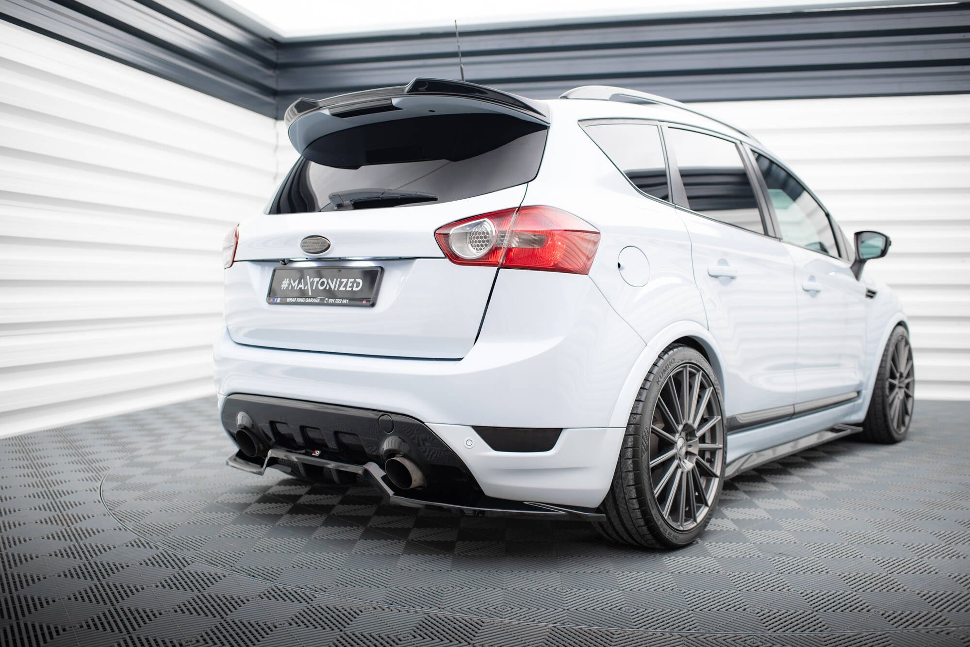Maxton Design Splitter trasero (With Vertical Bars) para Ford Kuga ST Mk1 - imagen 4