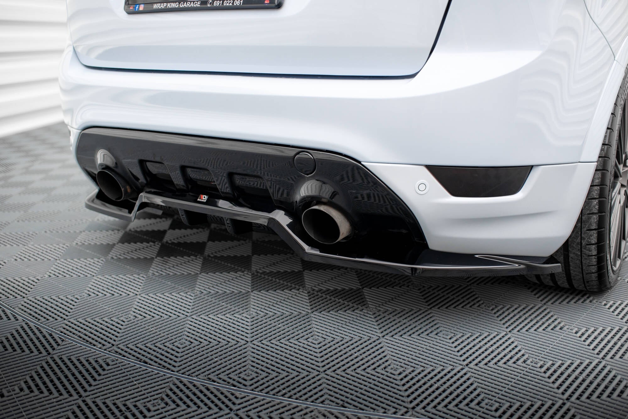Maxton Design Splitter trasero (With Vertical Bars) para Ford Kuga ST Mk1 - imagen 5