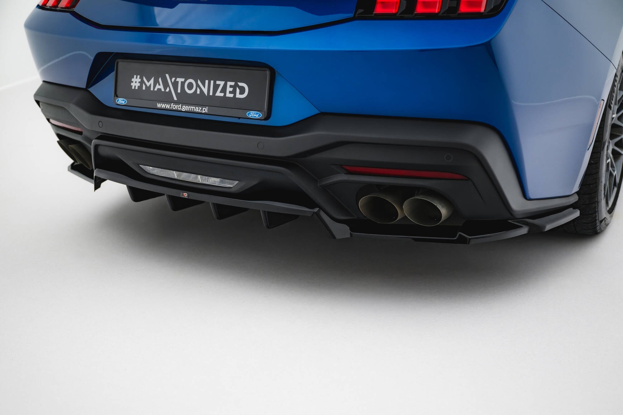 Maxton Design Splitter trasero (With Vertical Bars) para Ford Mustang GT Mk7 - imagen 2