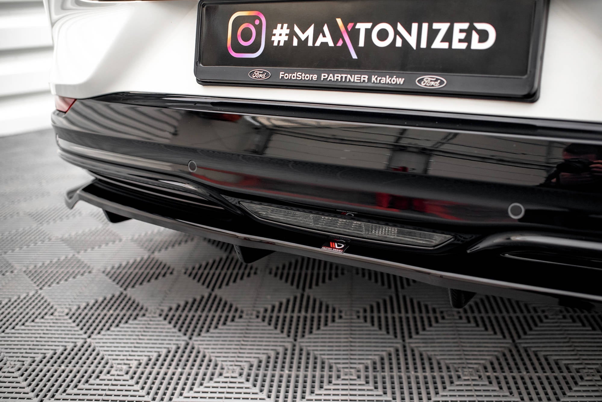 Maxton Design Splitter trasero (With Vertical Bars) para Ford Mustang Mach-E Mk1 - imagen 2