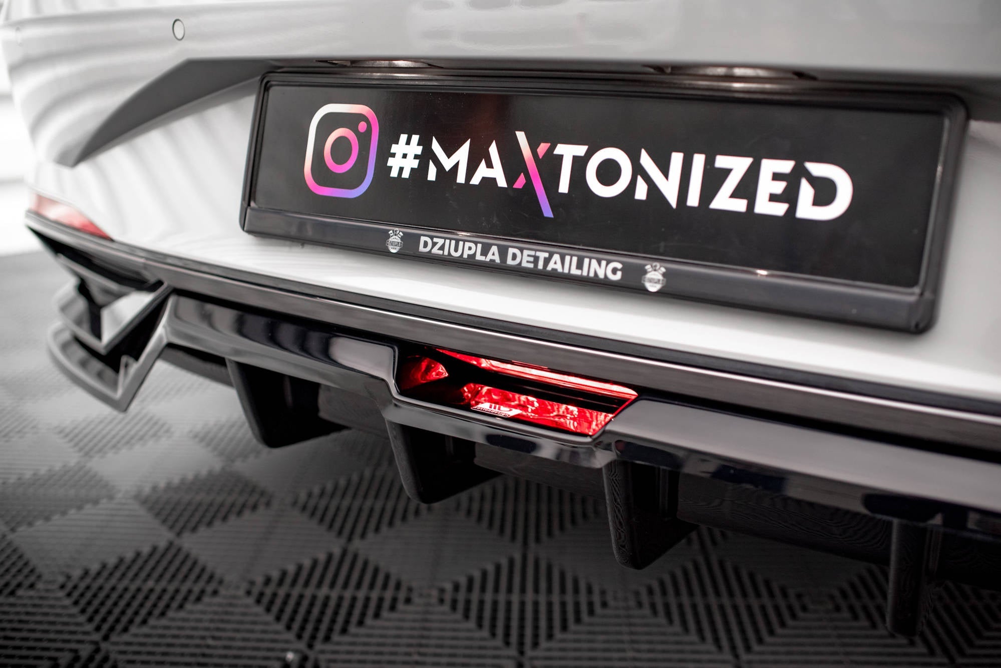 Maxton Design Splitter trasero (With Vertical Bars) para Hyundai Elantra Mk7 - imagen 4