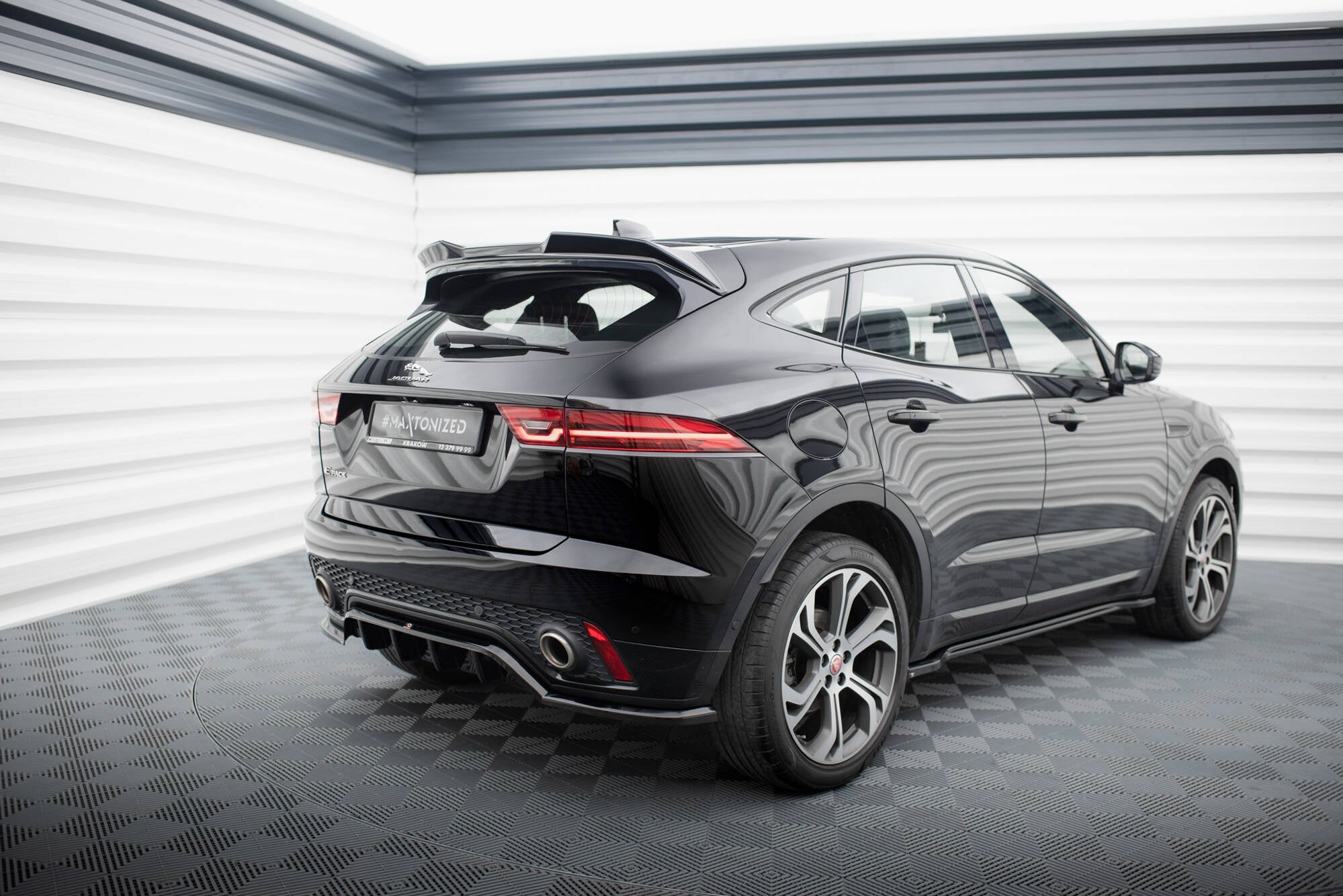 Maxton Design Splitter trasero (With Vertical Bars) para Jaguar E-Pace R-Dynamic X540 - imagen 5