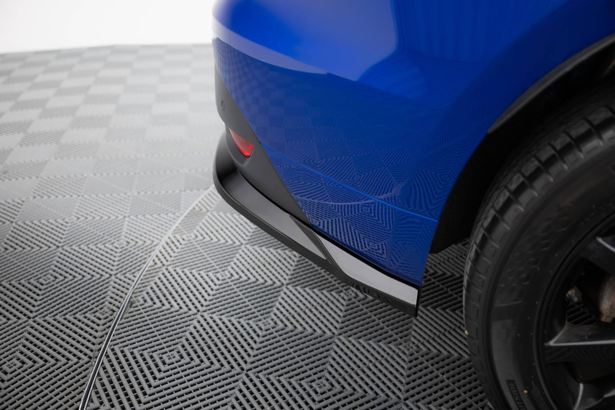 Maxton Design Splitter trasero (With Vertical Bars) para Jaguar F-Pace R-Sport Mk1 - imagen 3