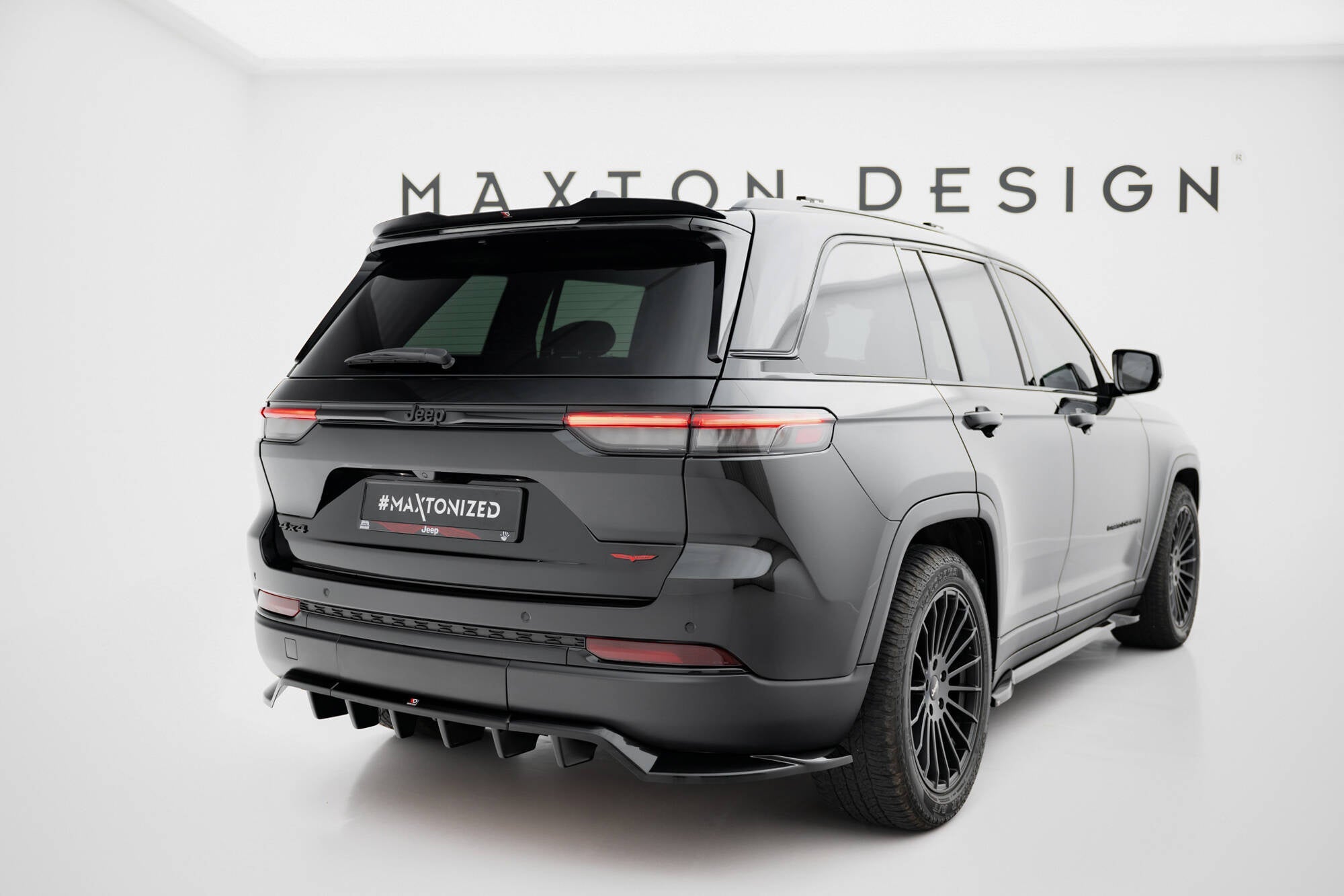 Maxton Design Splitter trasero (With Vertical Bars) para Jeep Grand Cherokee Mk5 - imagen 1