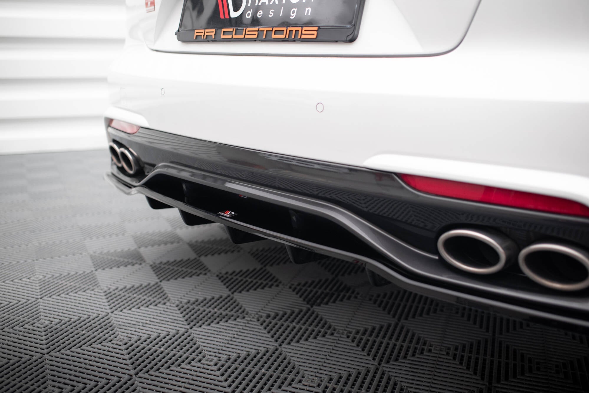 Maxton Design Splitter trasero (With Vertical Bars) para Kia Stinger Mk1 - imagen 3
