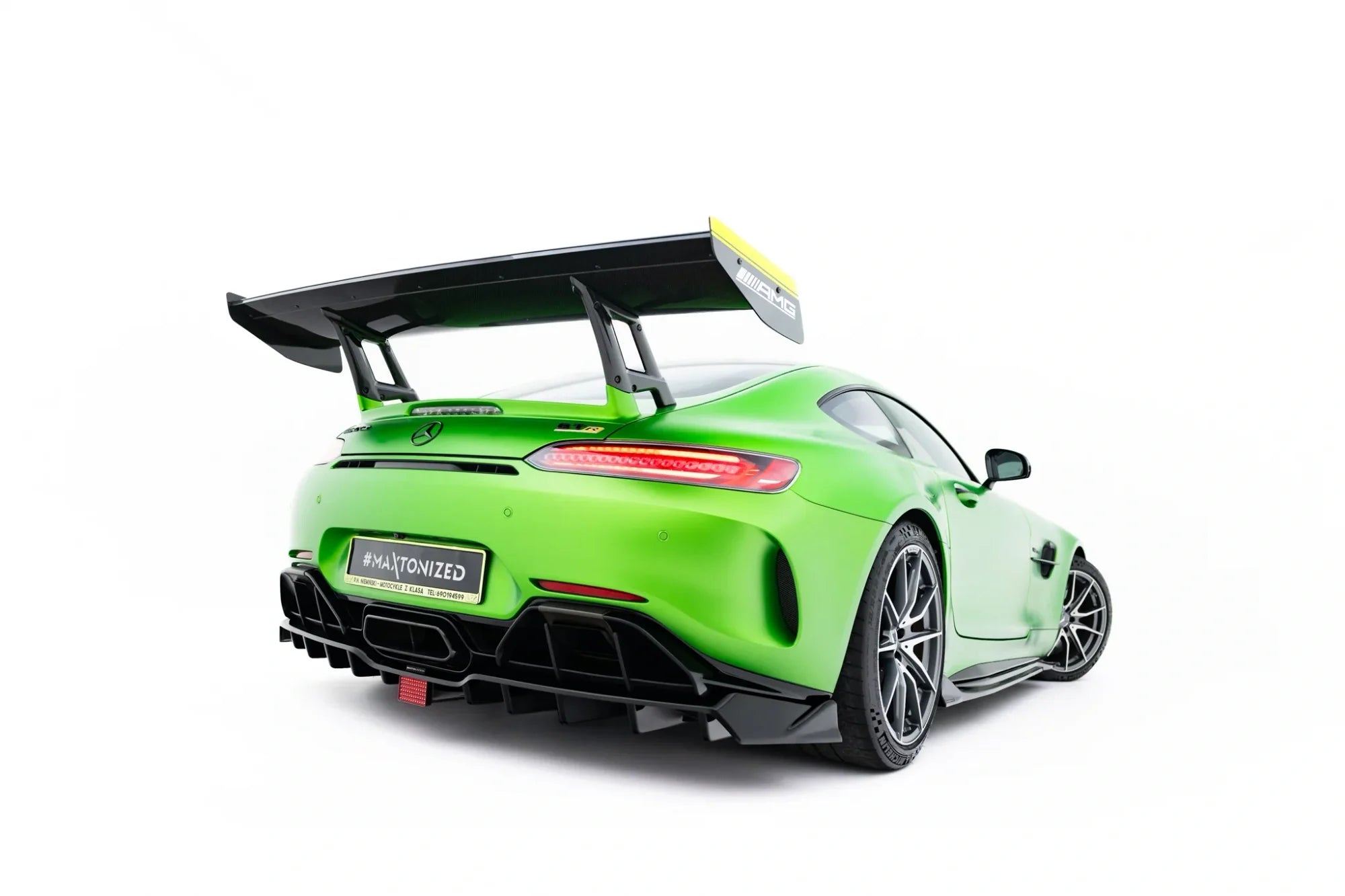 Maxton Design Splitter trasero (With Vertical Bars) + LED para Mercedes-AMG GT R C190 Facelift - imagen 4