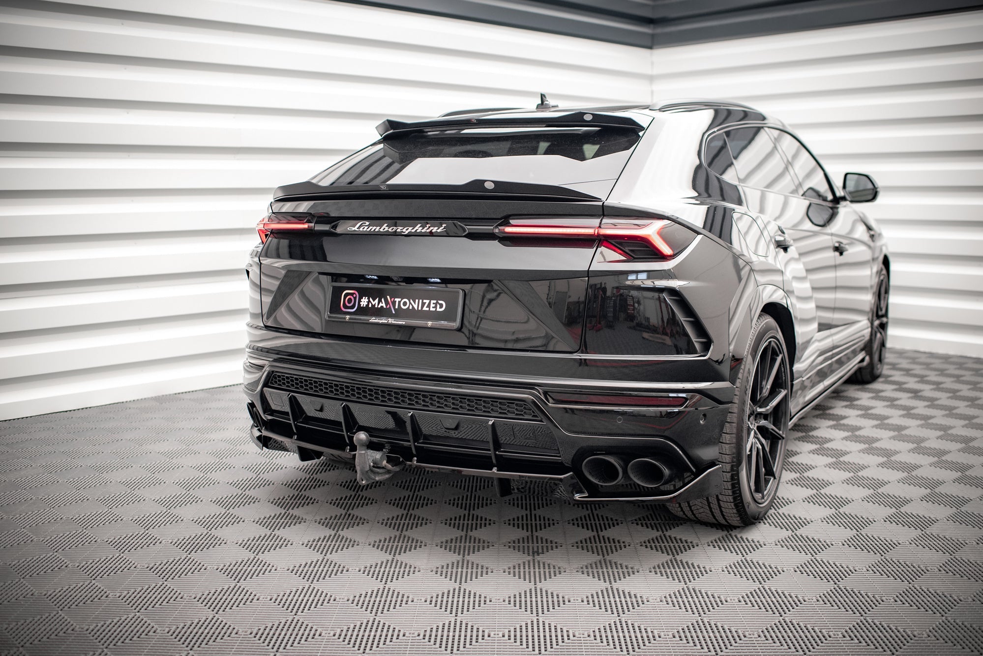 Maxton Design Splitter trasero (With Vertical Bars) para Lamborghini Urus Mk1 - imagen 5