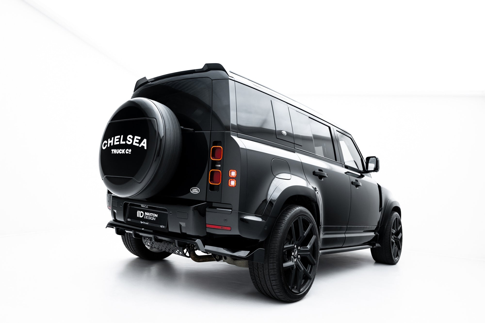 Maxton Design Splitter trasero (With Vertical Bars) para Land Rover Defender Mk4 - imagen 1