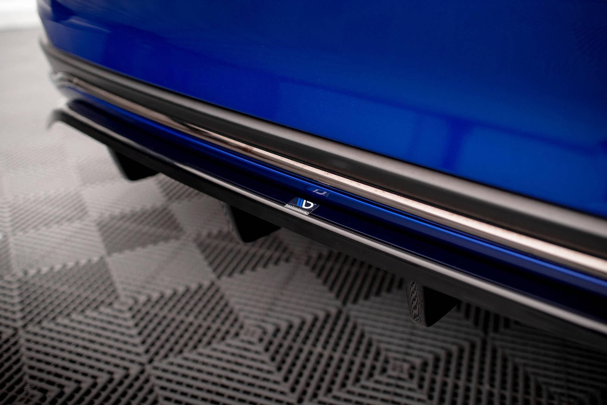 Maxton Design Splitter trasero (With Vertical Bars) para Lexus ES F Sport Mk7 - imagen 3