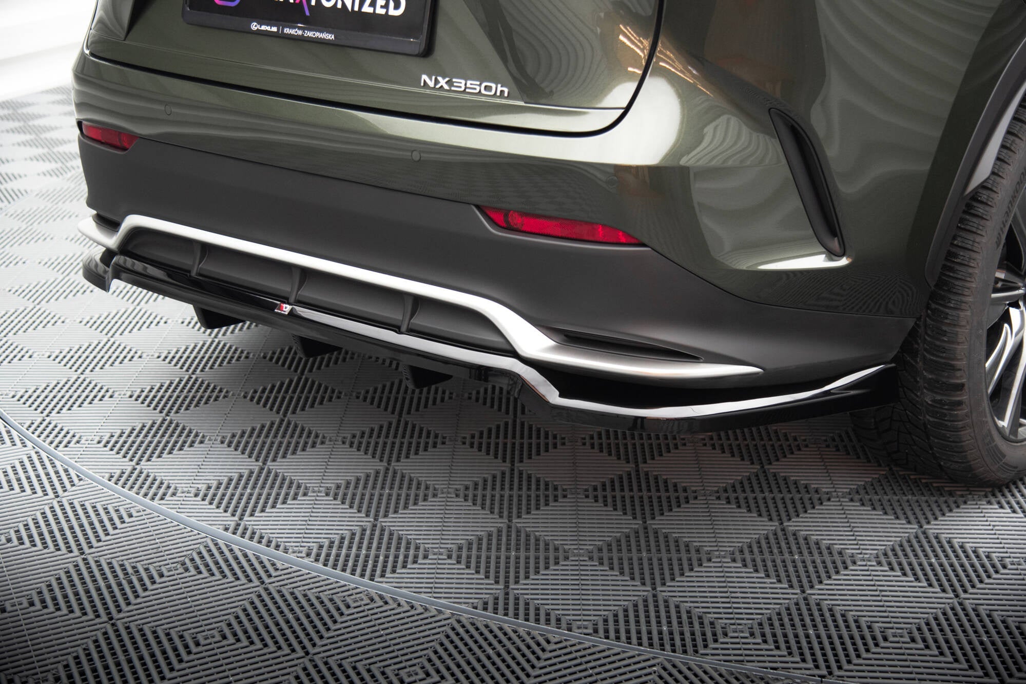 Maxton Design Splitter trasero (With Vertical Bars) para Lexus NX F-Sport Mk2 - imagen 2