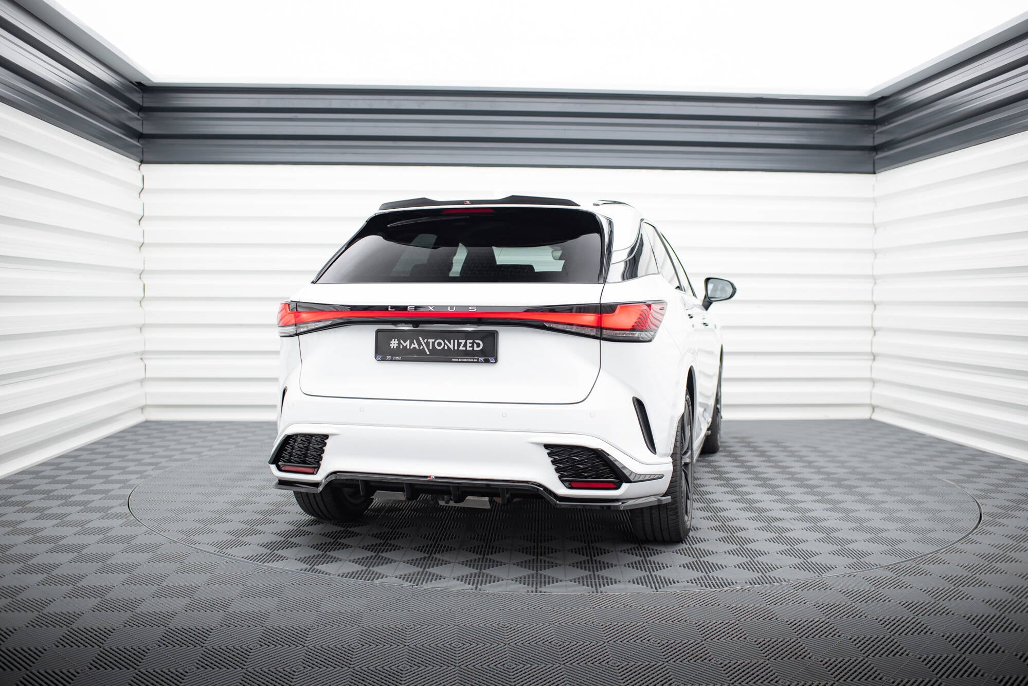 Maxton Design Splitter trasero (With Vertical Bars) para Lexus RX F-Sport Mk5 - imagen 2