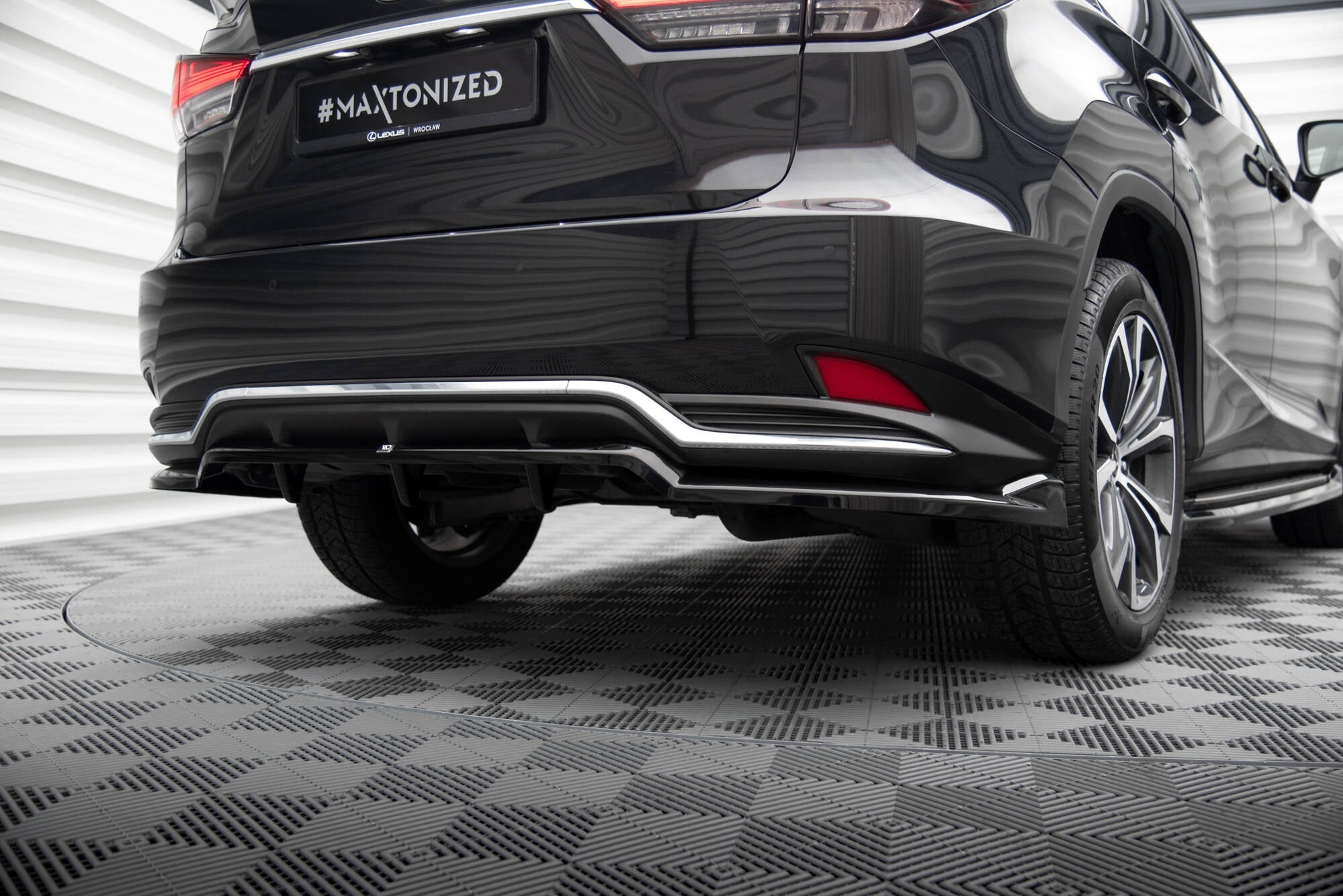 Maxton Design Splitter trasero (With Vertical Bars) para Lexus RX Mk4 Facelift - imagen 1