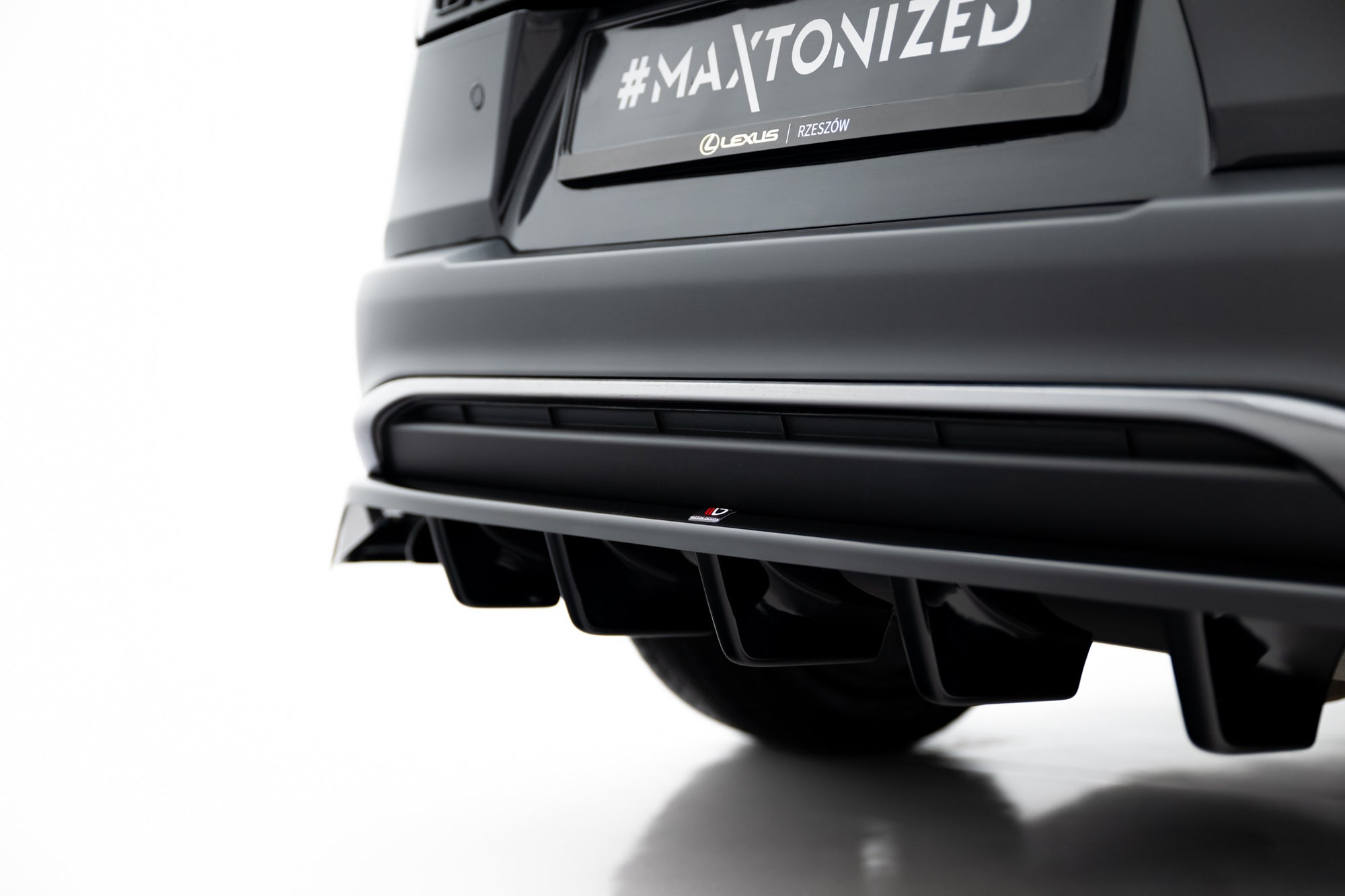 Maxton Design Splitter trasero (With Vertical Bars) para Lexus UX F-Sport Mk1 - imagen 3