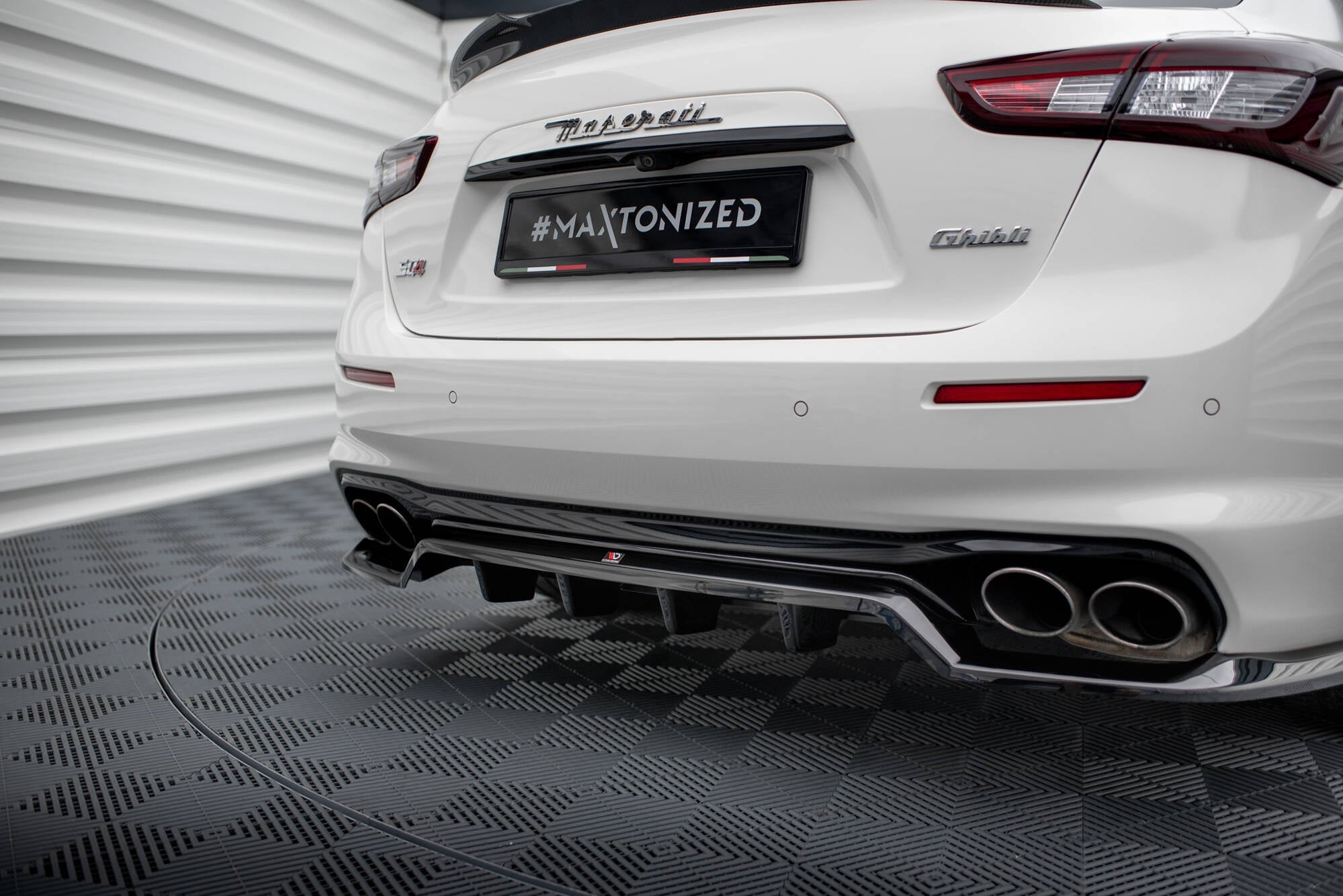 Maxton Design Splitter trasero (With Vertical Bars) para Maserati Ghibli Mk3 Facelift - imagen 4
