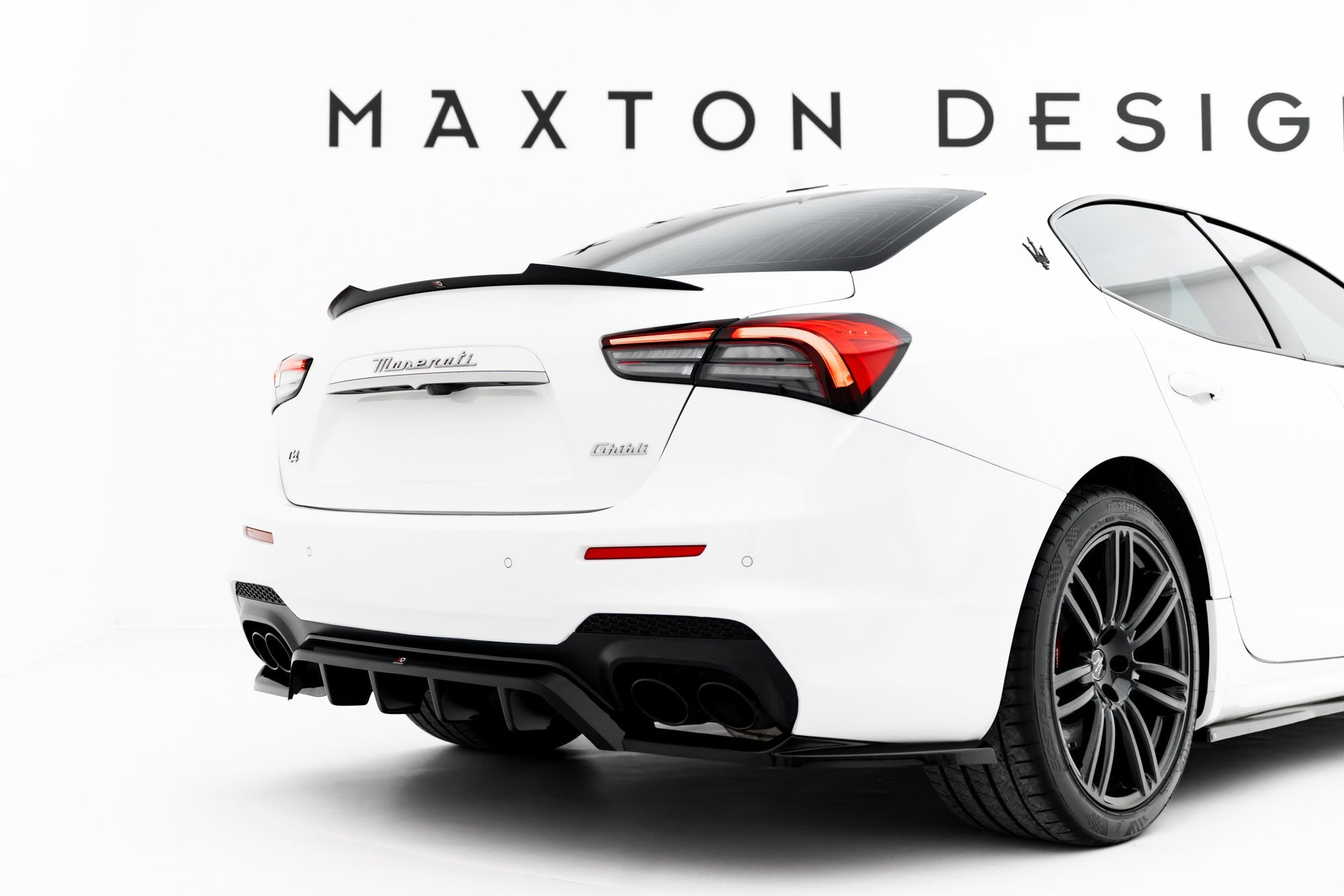 Maxton Design Splitter trasero (With Vertical Bars) para Maserati Ghibli Modena Mk3 Facelift - imagen 1