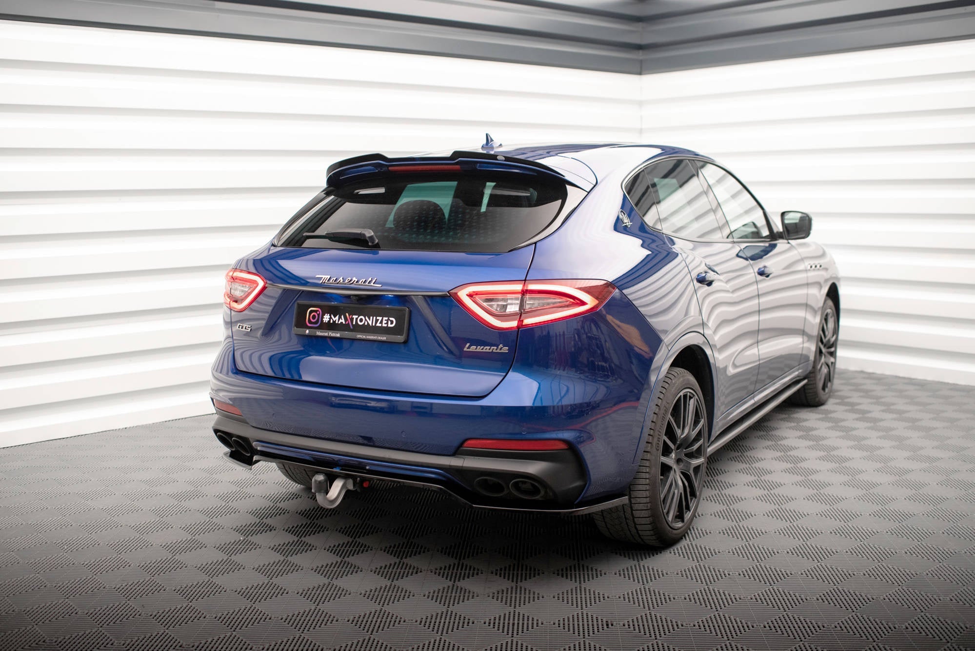 Maxton Design Splitter trasero (With Vertical Bars) para Maserati Levante GTS Mk1 - imagen 7