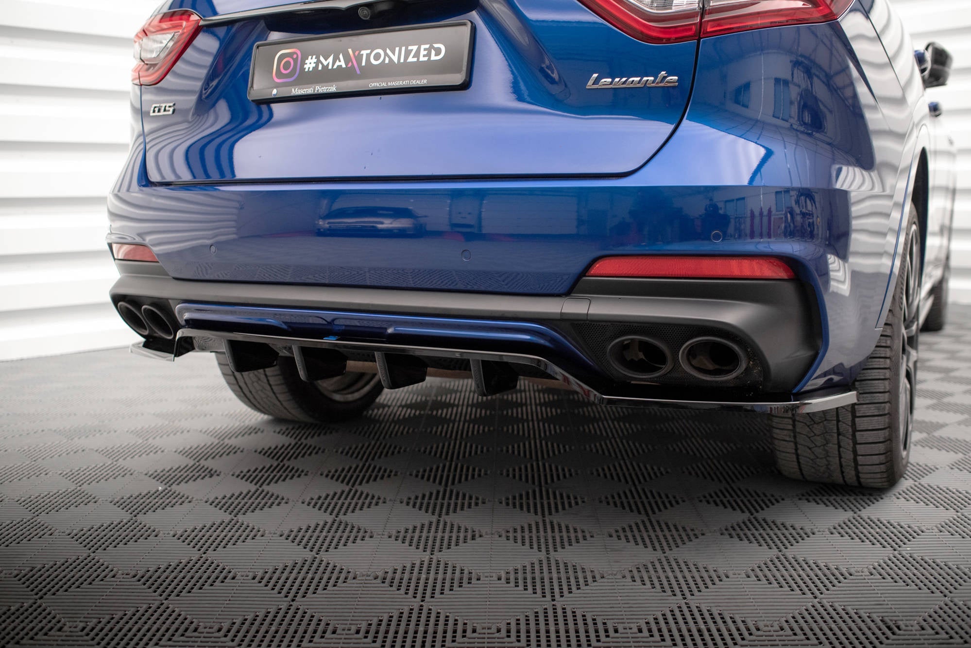 Maxton Design Splitter trasero (With Vertical Bars) para Maserati Levante GTS Mk1 - imagen 6