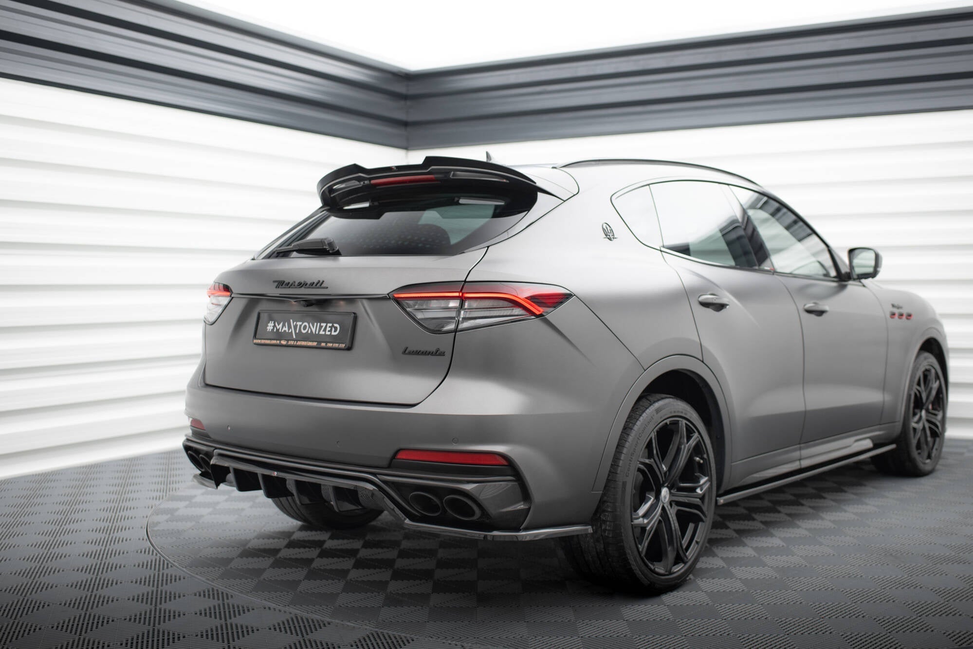 Maxton Design Splitter trasero (With Vertical Bars) para Maserati Levante Trofeo Mk1 - imagen 3