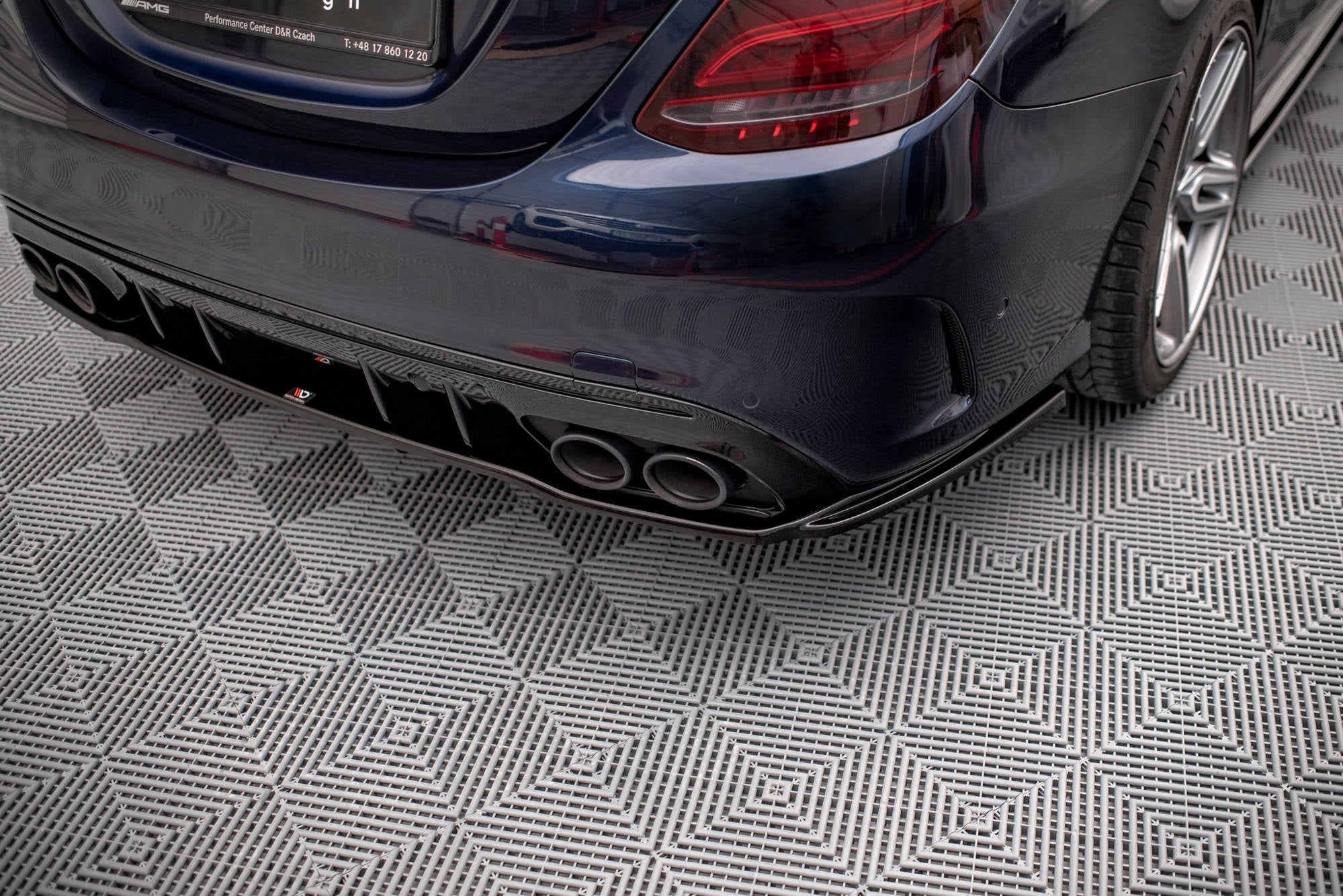 Maxton Design Splitter trasero (With Vertical Bars) para Mercedes-AMG C 43 Sedan W205 Facelift - imagen 2