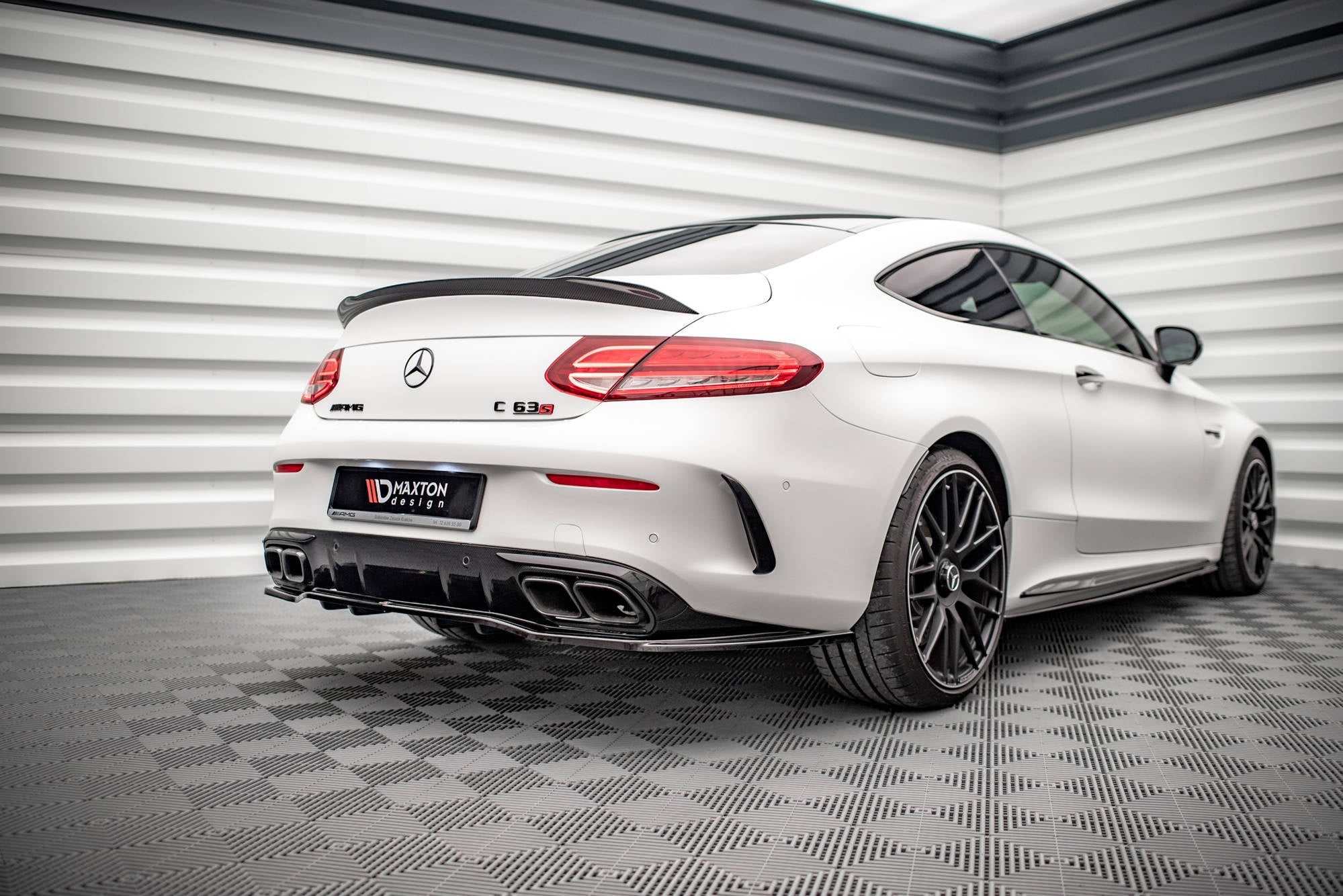 Maxton Design Splitter trasero (With Vertical Bars) para Mercedes-AMG C 63AMG Coupe AMG Aero Pack C205 Facelift - imagen 1
