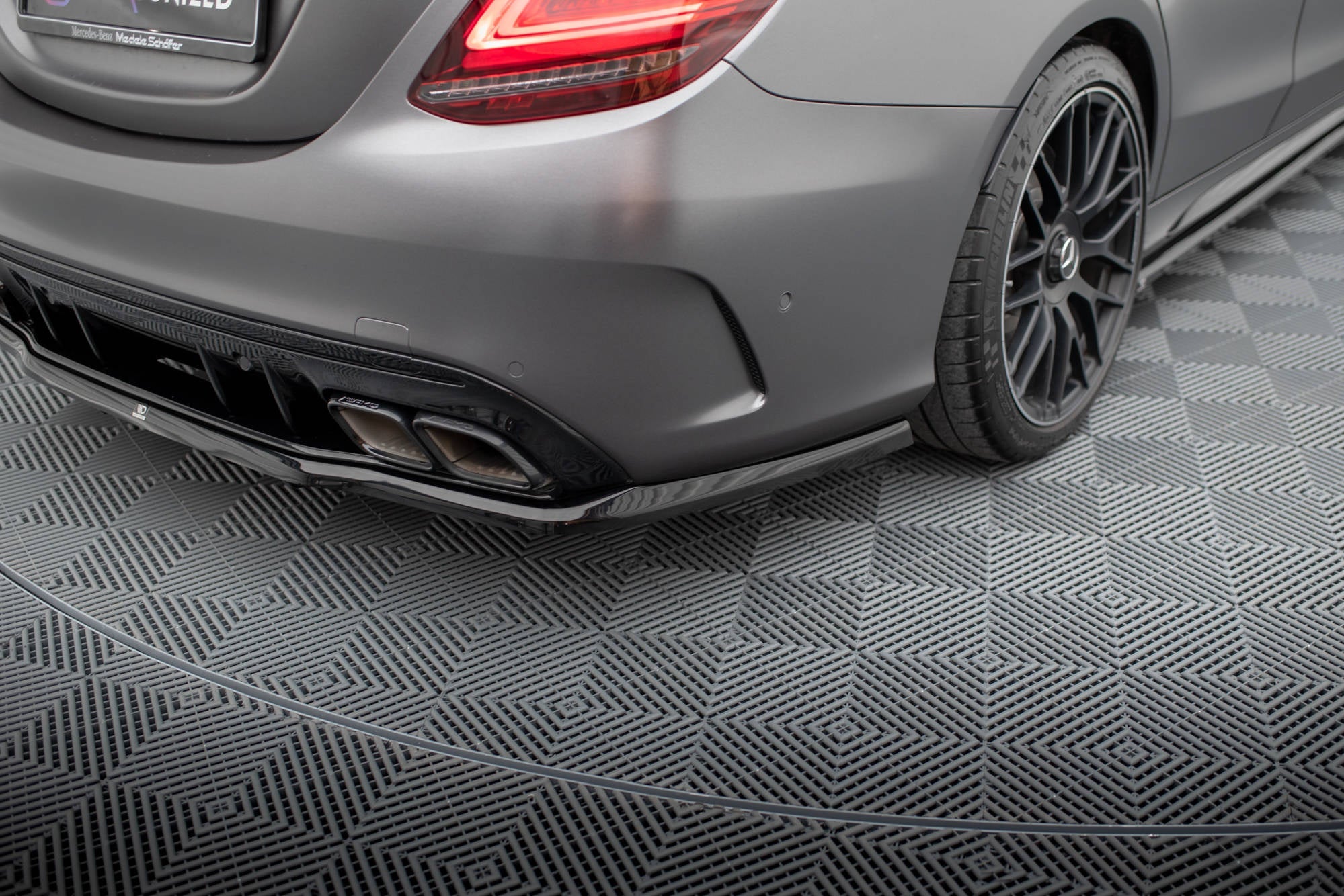 Maxton Design Splitter trasero (With Vertical Bars) para Mercedes-AMG C63 Sedan / Estate W205 Facelift - imagen 4