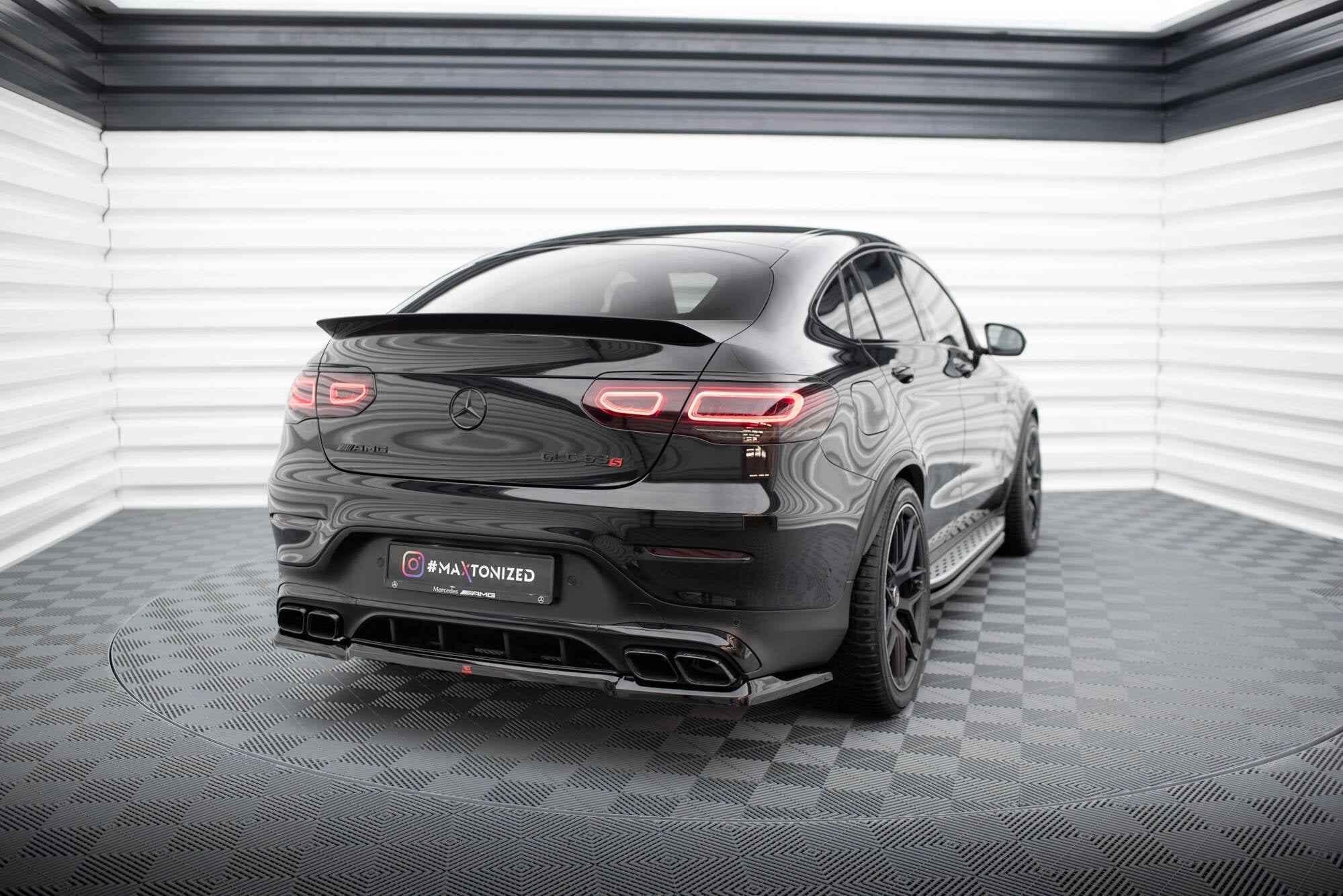 Maxton Design Splitter trasero (With Vertical Bars) para Mercedes-AMG GLC 63 Coupe C253 Facelift - imagen 2