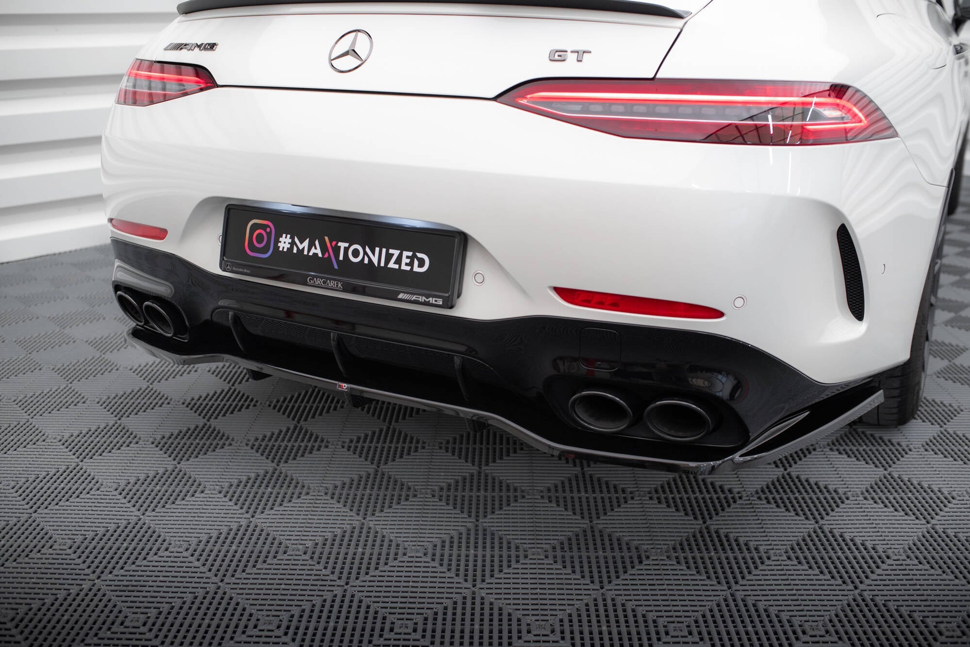 Maxton Design Splitter trasero (With Vertical Bars) para Mercedes-AMG GT 43 4 Door Coupe V8 Styling Package X290 - imagen 1