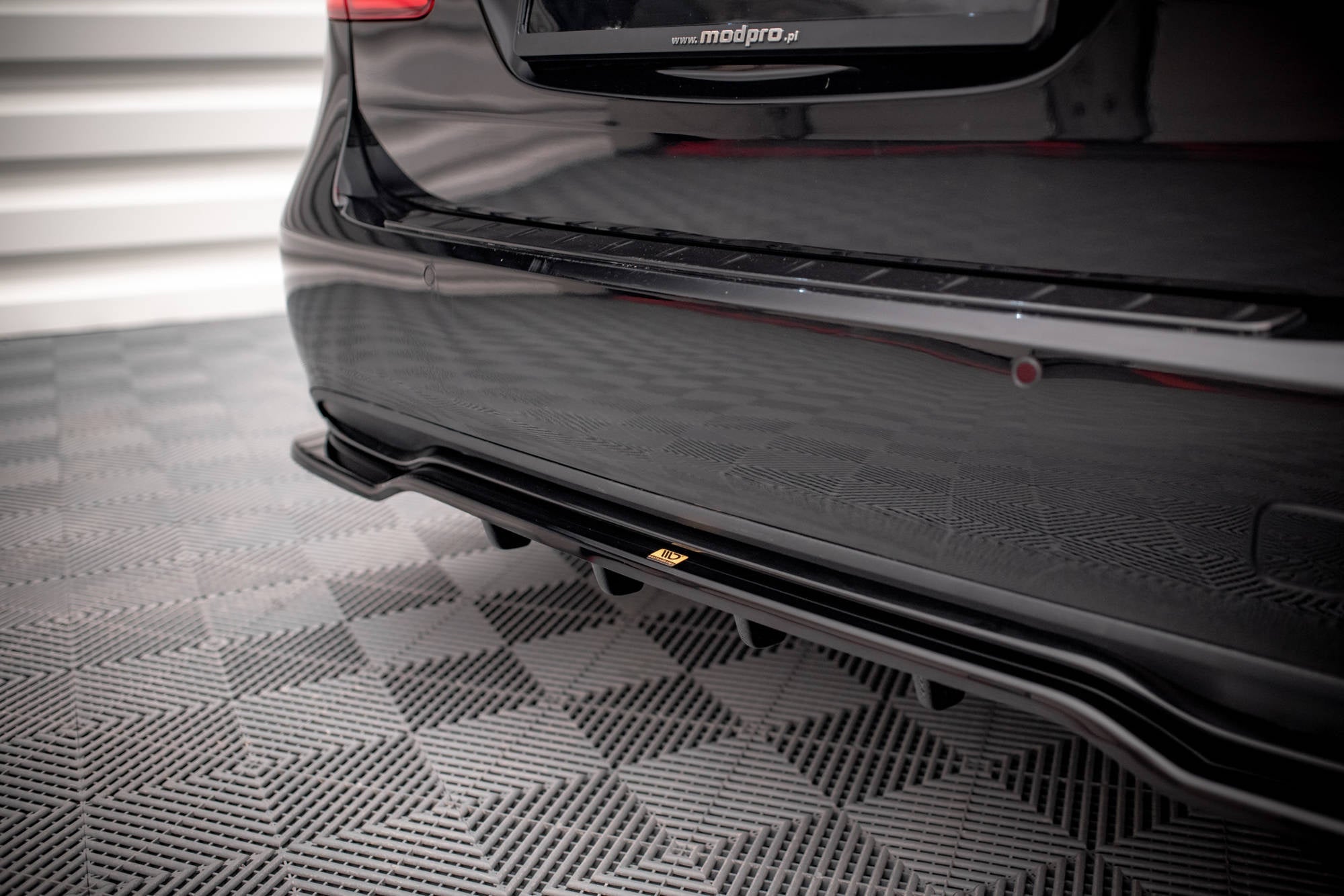 Maxton Design Splitter trasero (With Vertical Bars) para Mercedes-Benz B W246 Facelift - imagen 2